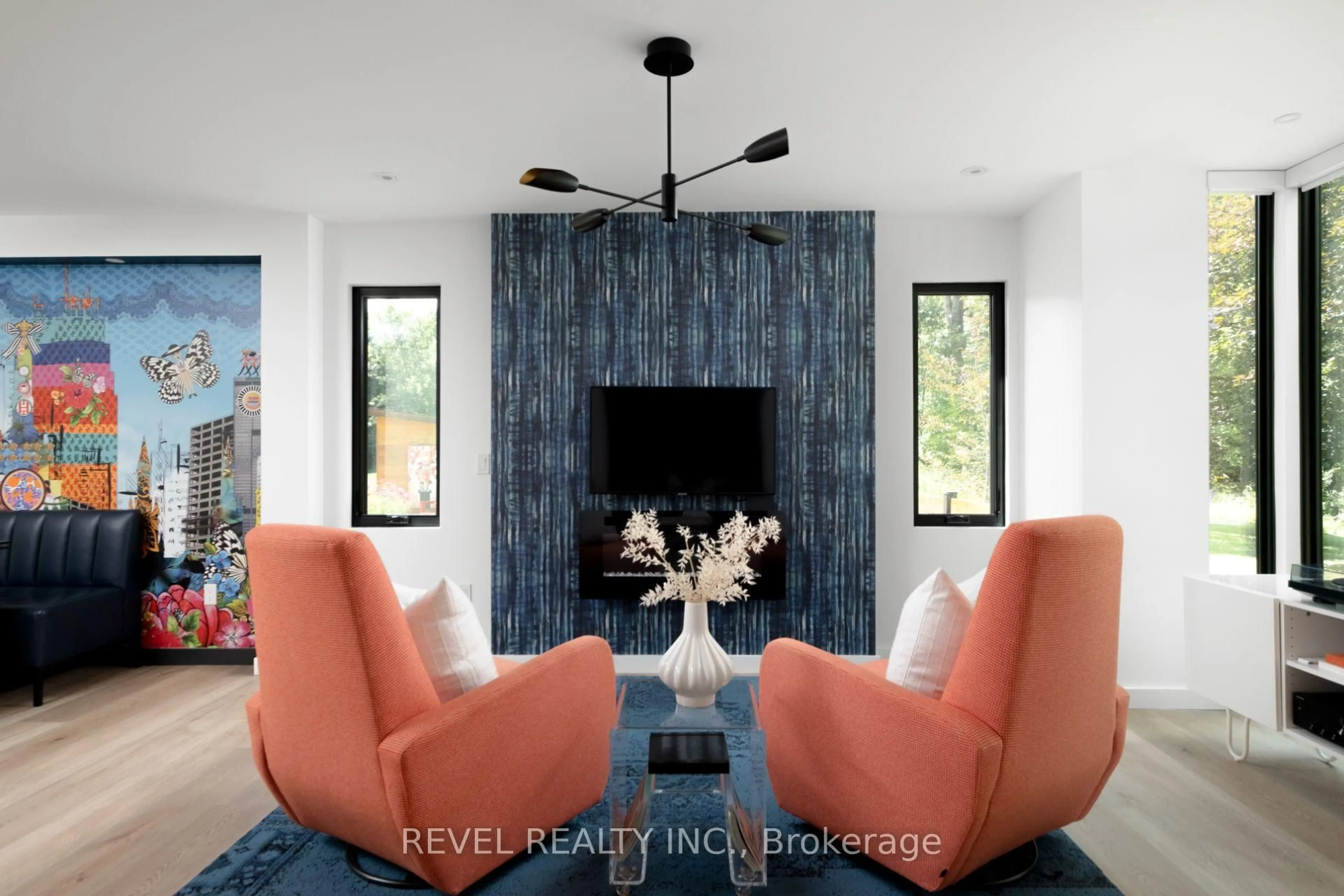 Living room with furniture, unknown for 15 Caledon Mountain Dr, Caledon Ontario L7K 0G1