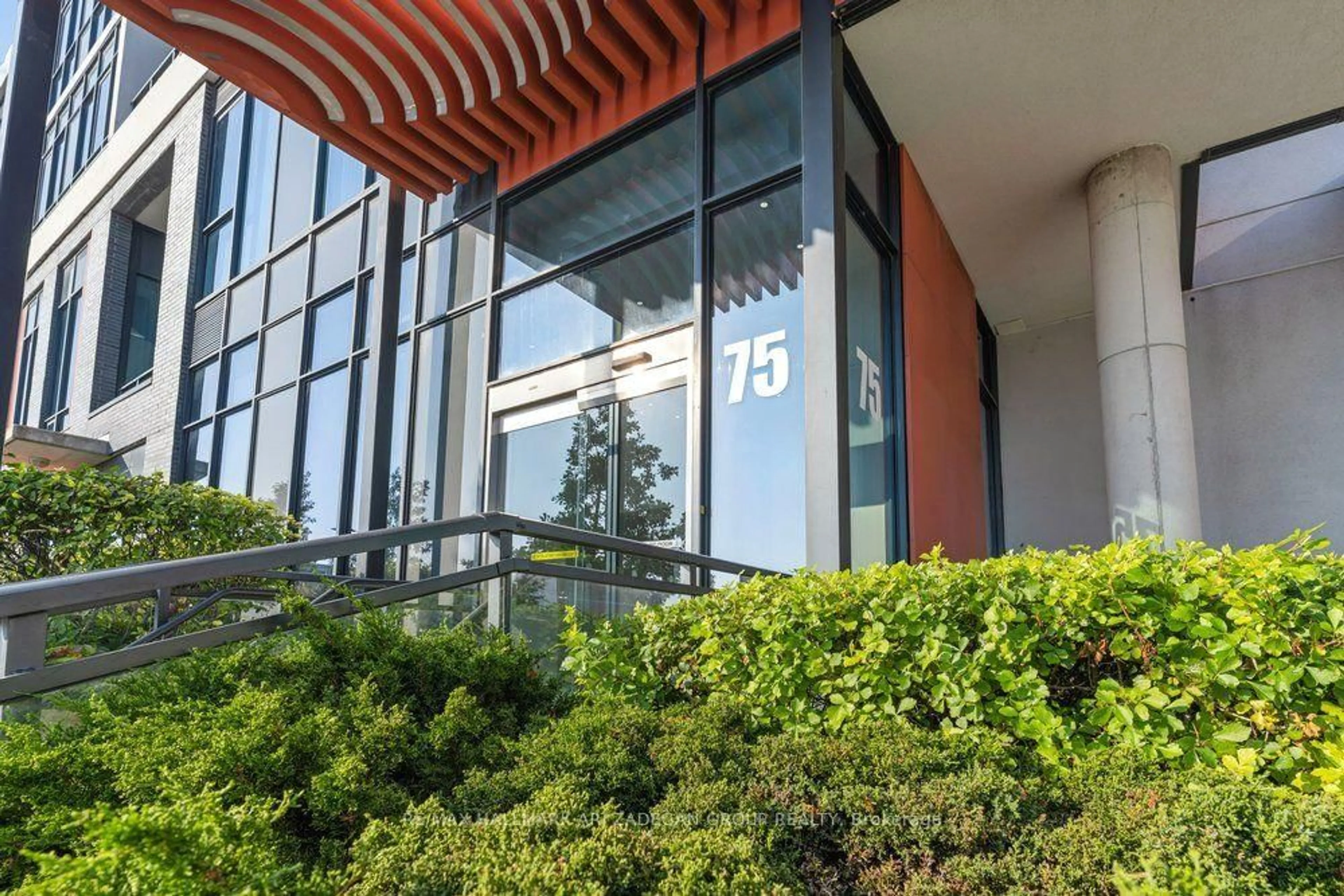 Indoor foyer for 75 Eglinton Ave #505, Mississauga Ontario L5R 0E5