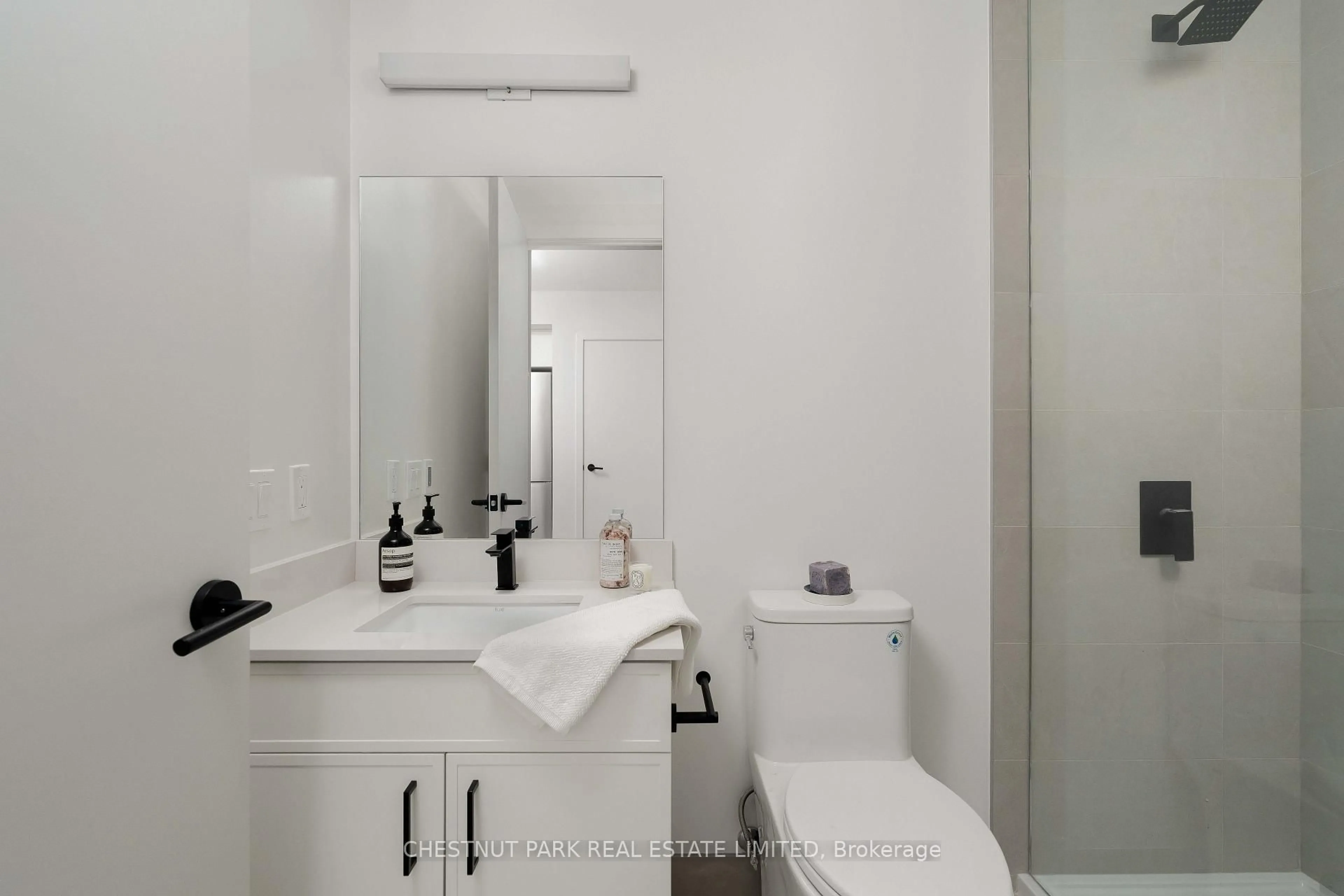 Standard bathroom, ceramic/tile floor for 758 Dovercourt Rd #1101, Toronto Ontario M6H 2X2