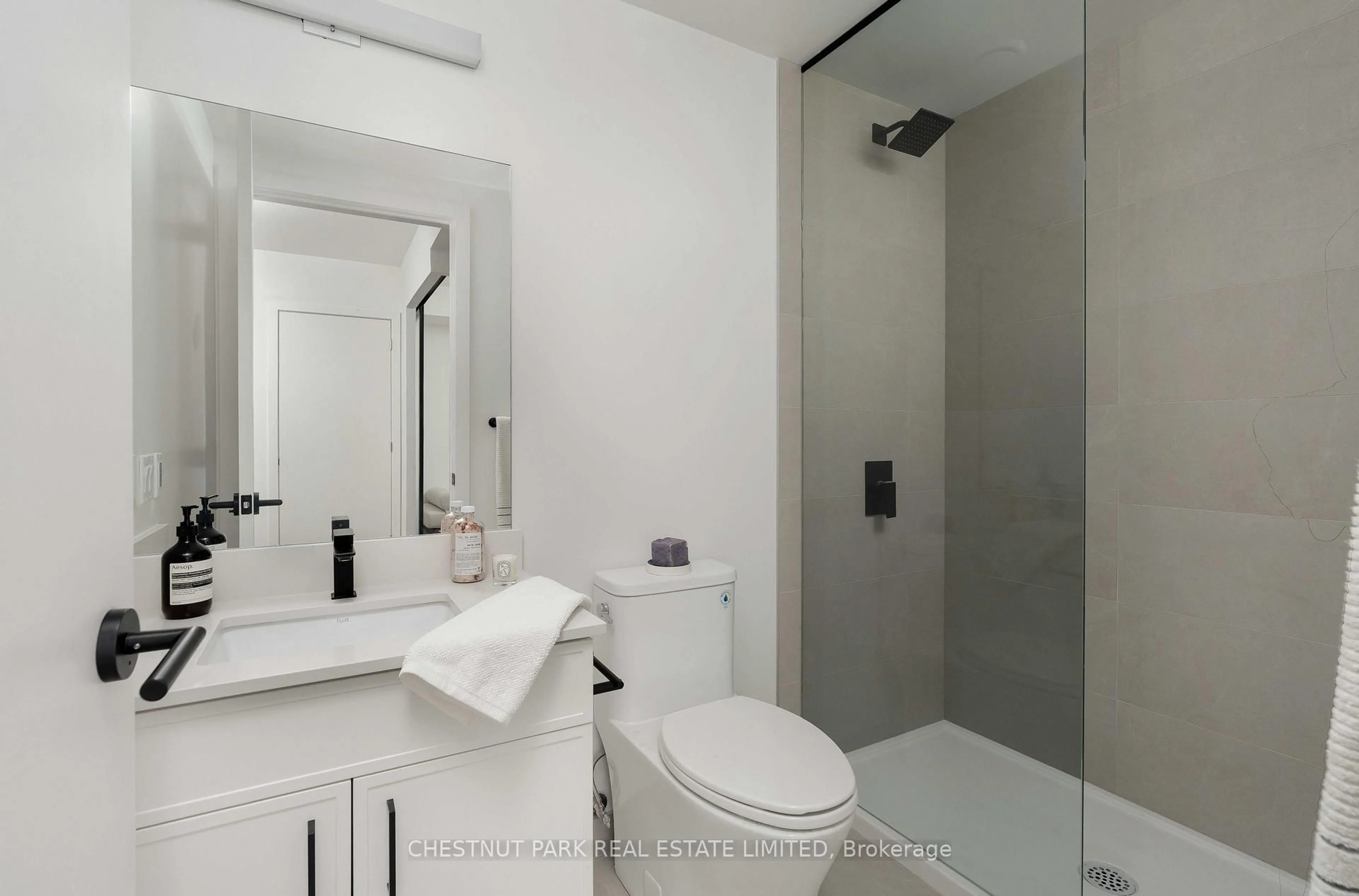 Standard bathroom, ceramic/tile floor for 758 Dovercourt Rd #1101, Toronto Ontario M6H 2X2