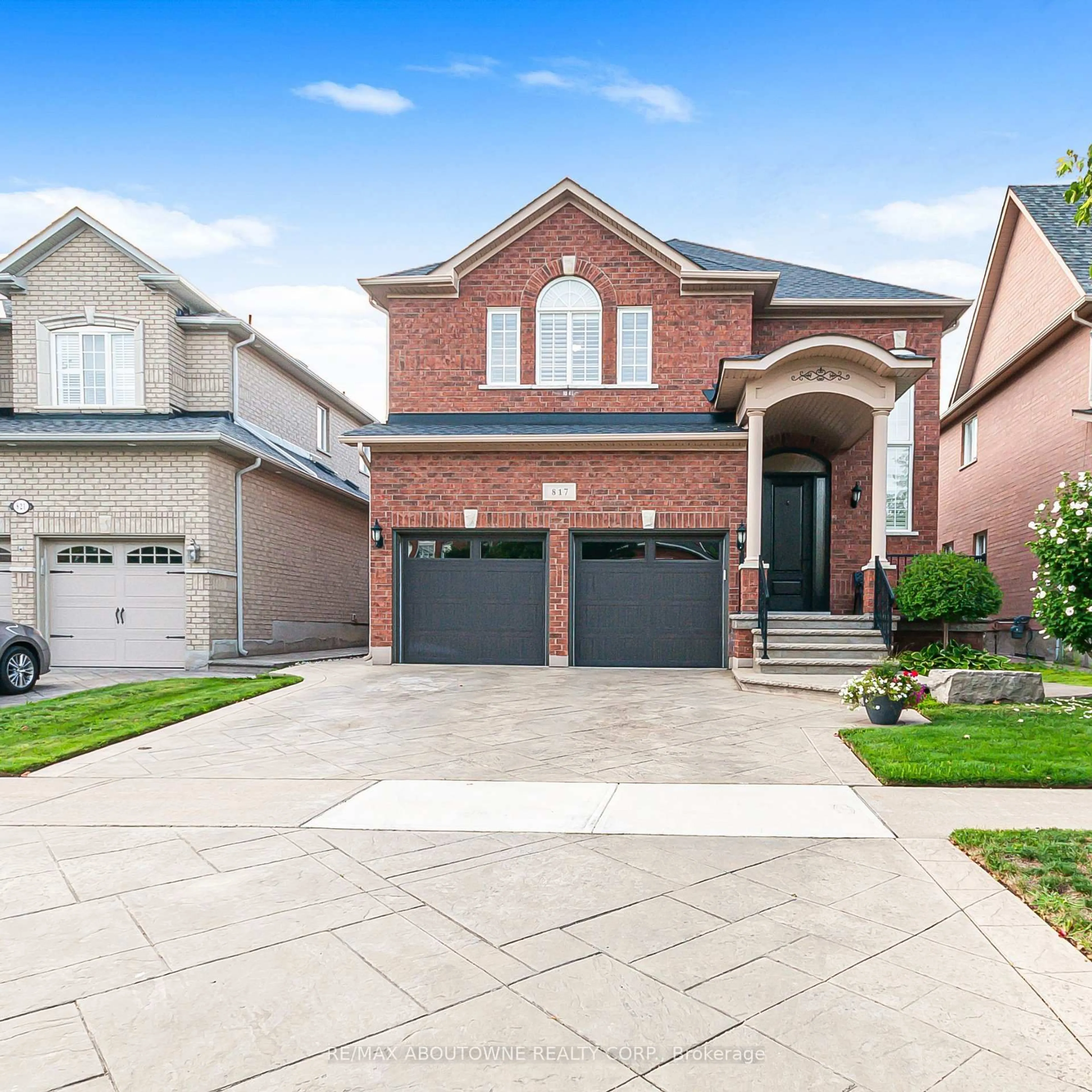 Home with brick exterior material, street for 817 Brass Winds Pl, Mississauga Ontario L5W 1T4