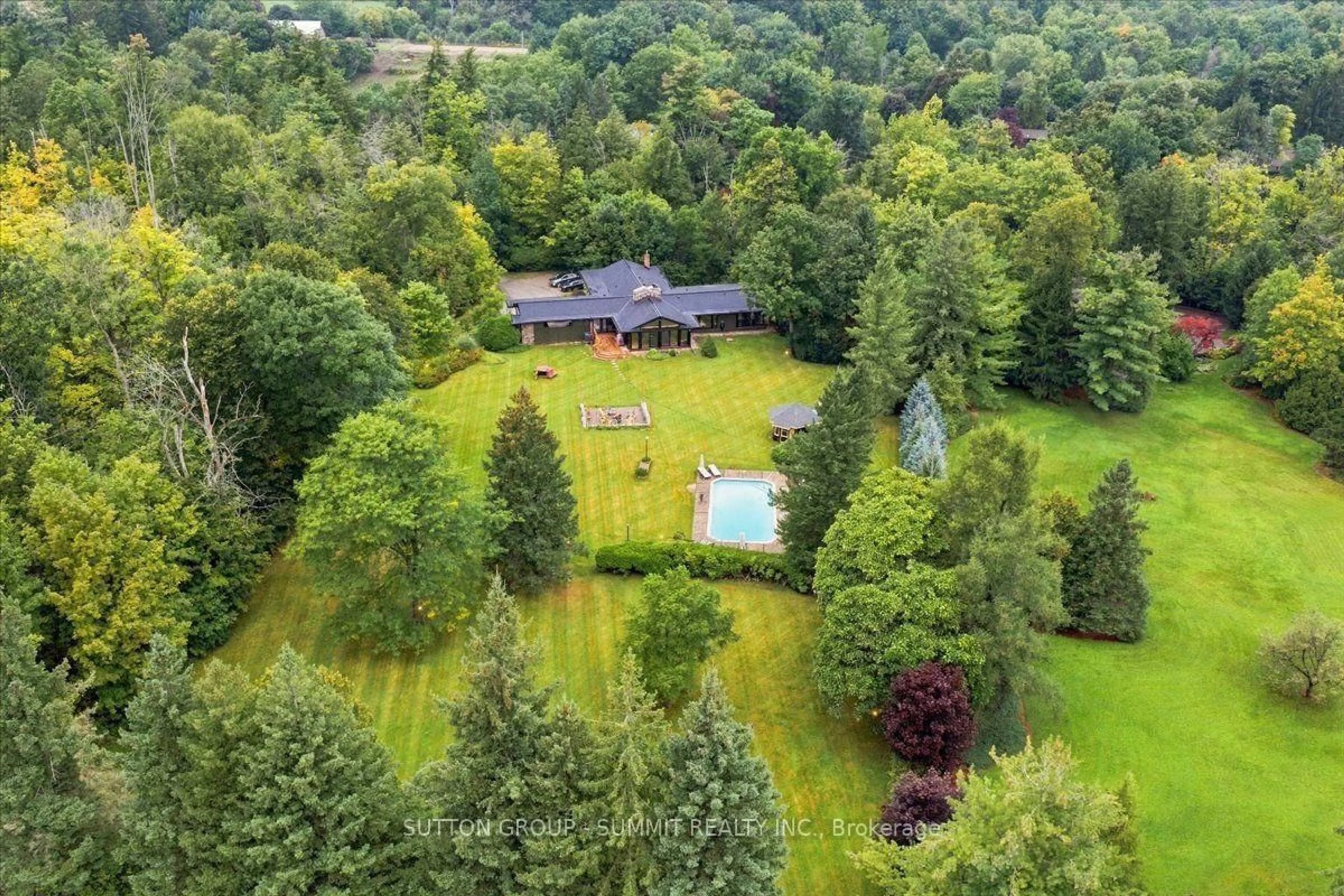A pic from outside/outdoor area/front of a property/back of a property/a pic from drone, forest/trees view for 2510 Britannia Rd, Burlington Ontario L7P 0G3
