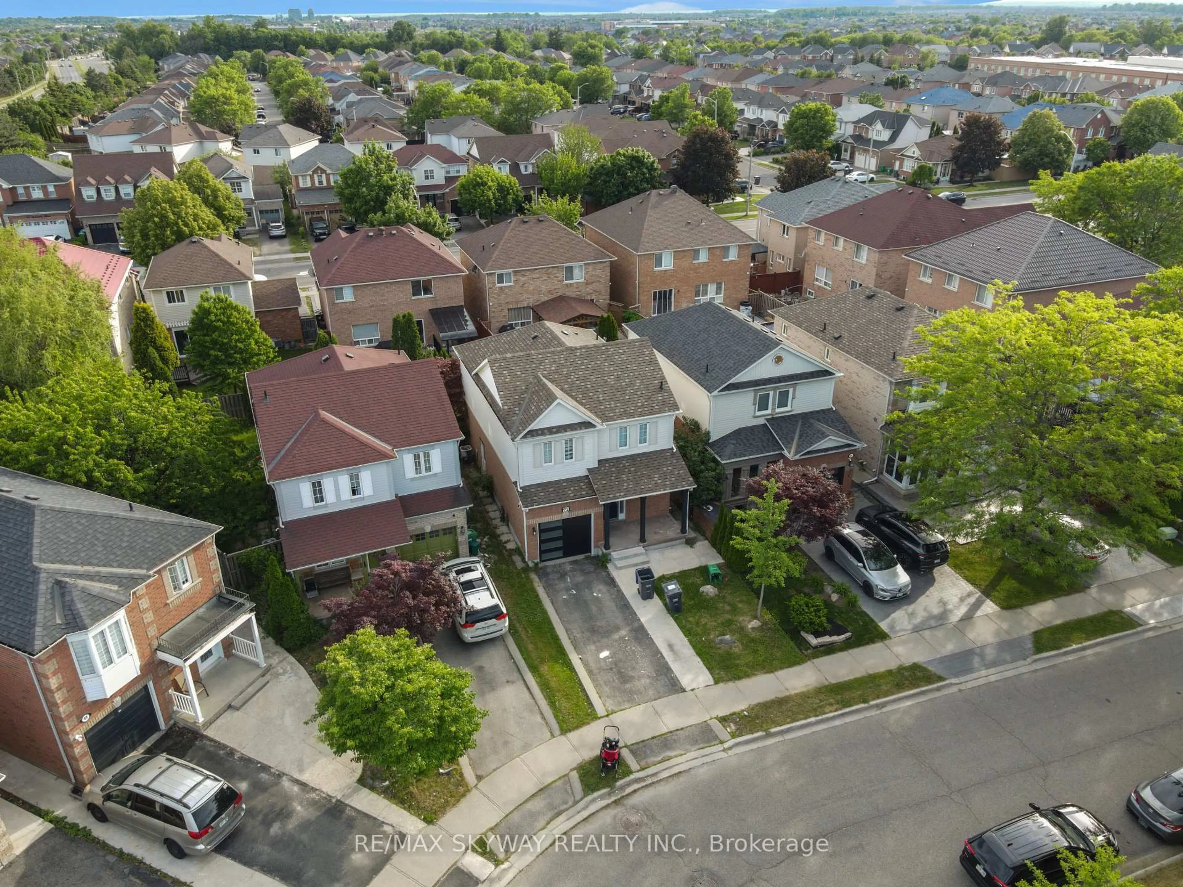 A pic from outside/outdoor area/front of a property/back of a property/a pic from drone, street for 92 Charleswood Circ, Brampton Ontario L7A 1Z1
