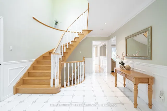 1311 Greenridge Circ, Oakville 5