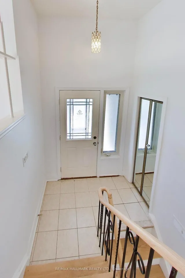 60 Bridesburg Dr, Toronto 3