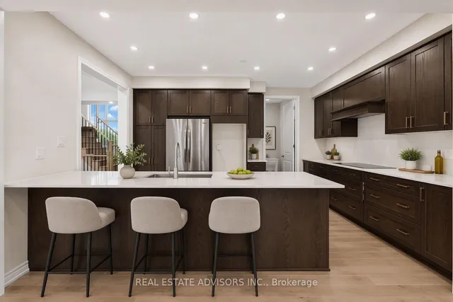 574 Queen Mary Dr, Brampton 4