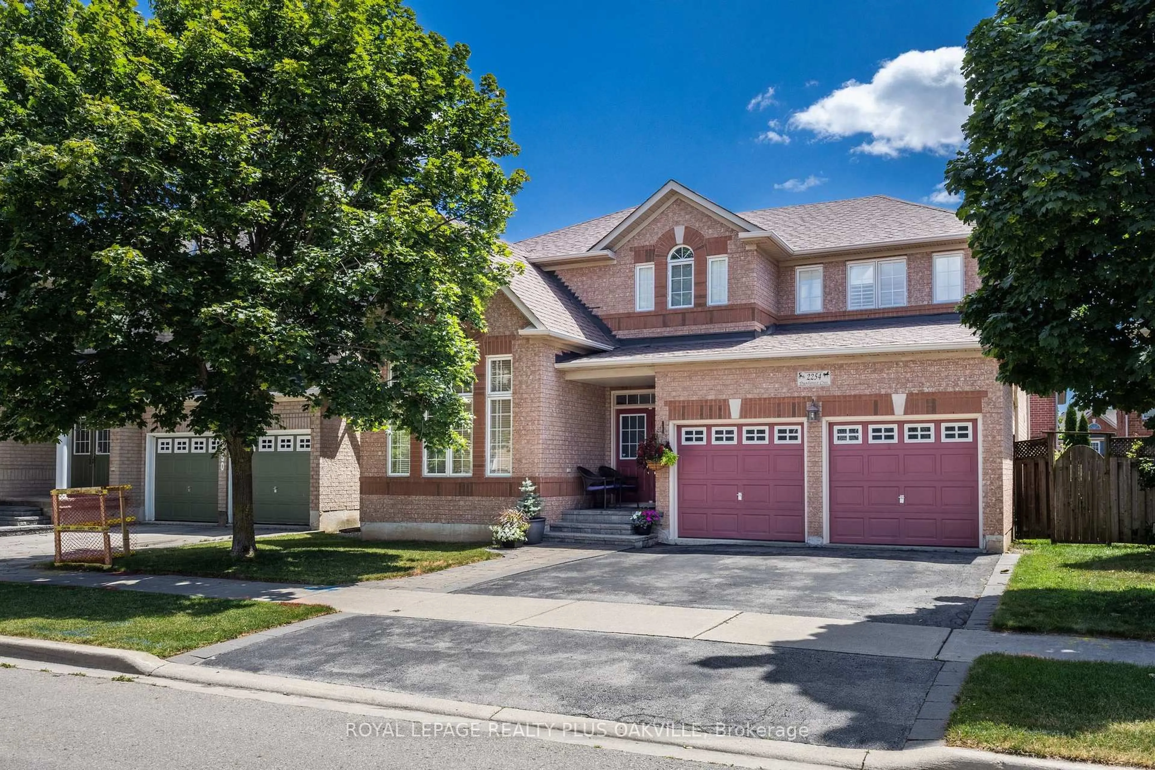 Home with brick exterior material, street for 2254 Dunforest Cres, Oakville Ontario L6M 4X3