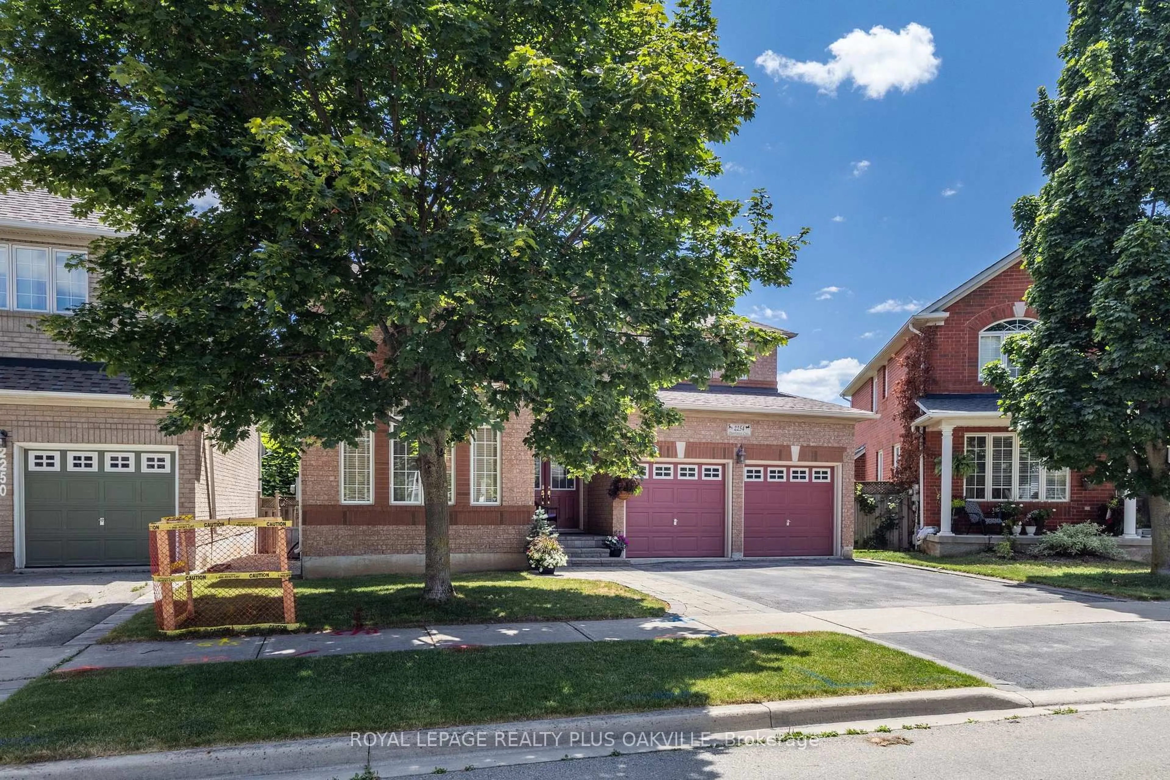 Home with brick exterior material, street for 2254 Dunforest Cres, Oakville Ontario L6M 4X3