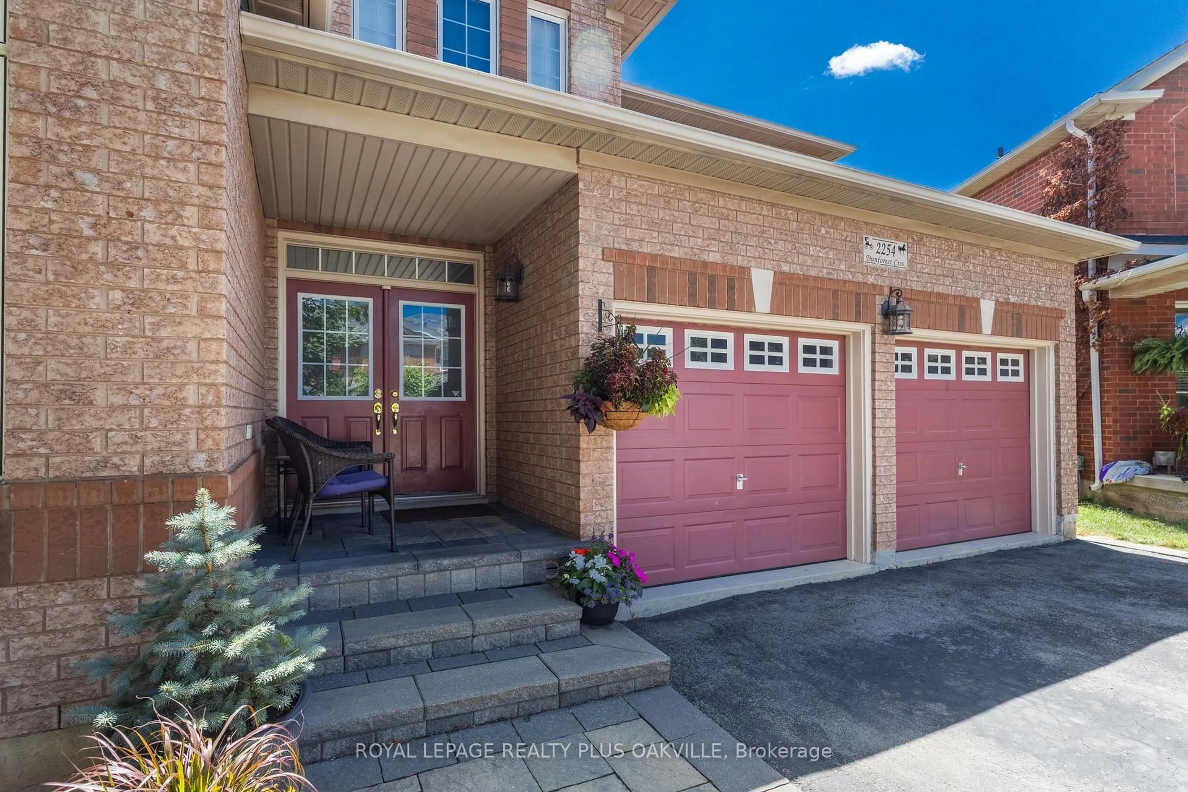 Home with brick exterior material, street for 2254 Dunforest Cres, Oakville Ontario L6M 4X3