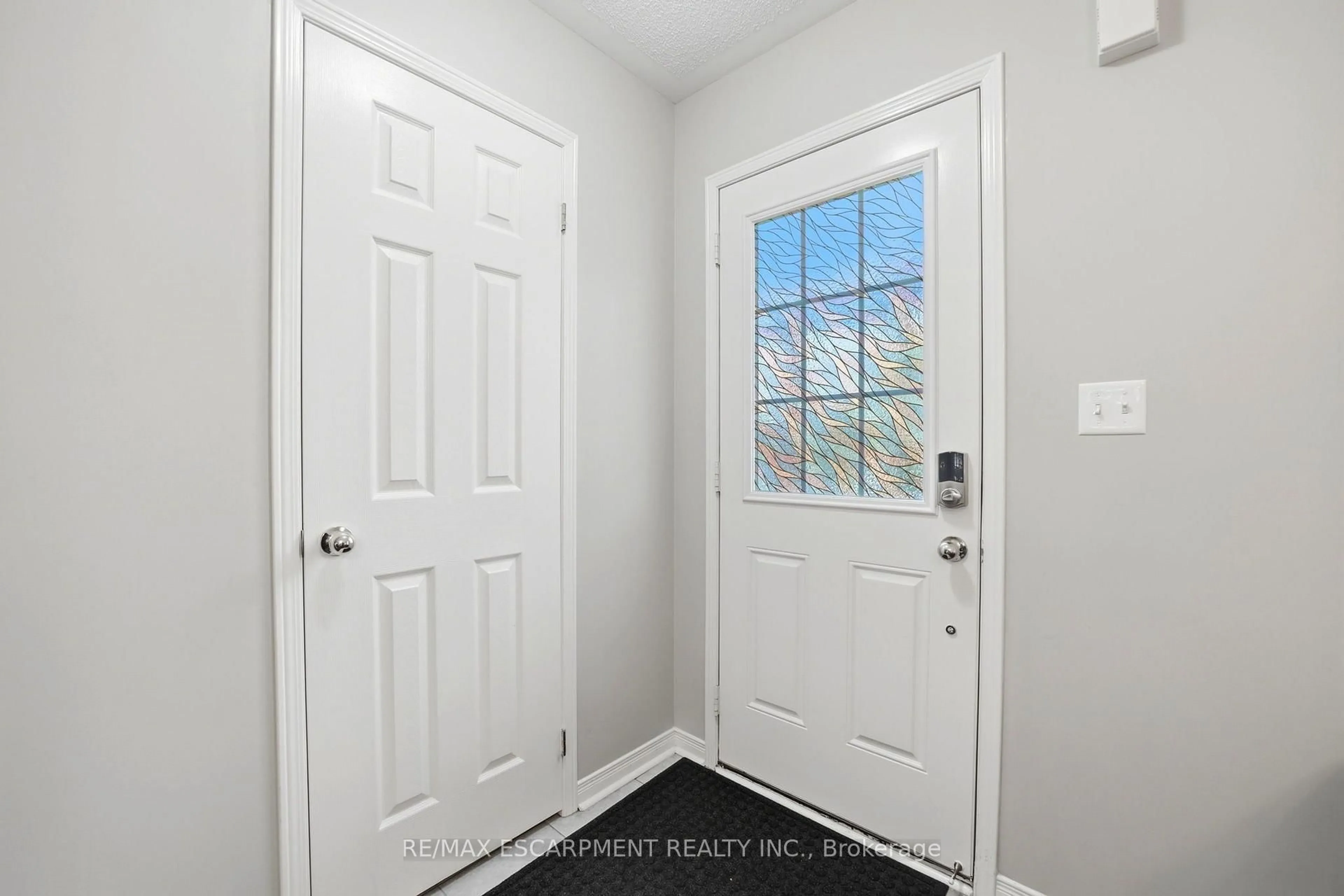 Indoor entryway for 73 Ted Wray Circ, Toronto Ontario M3L 0G7