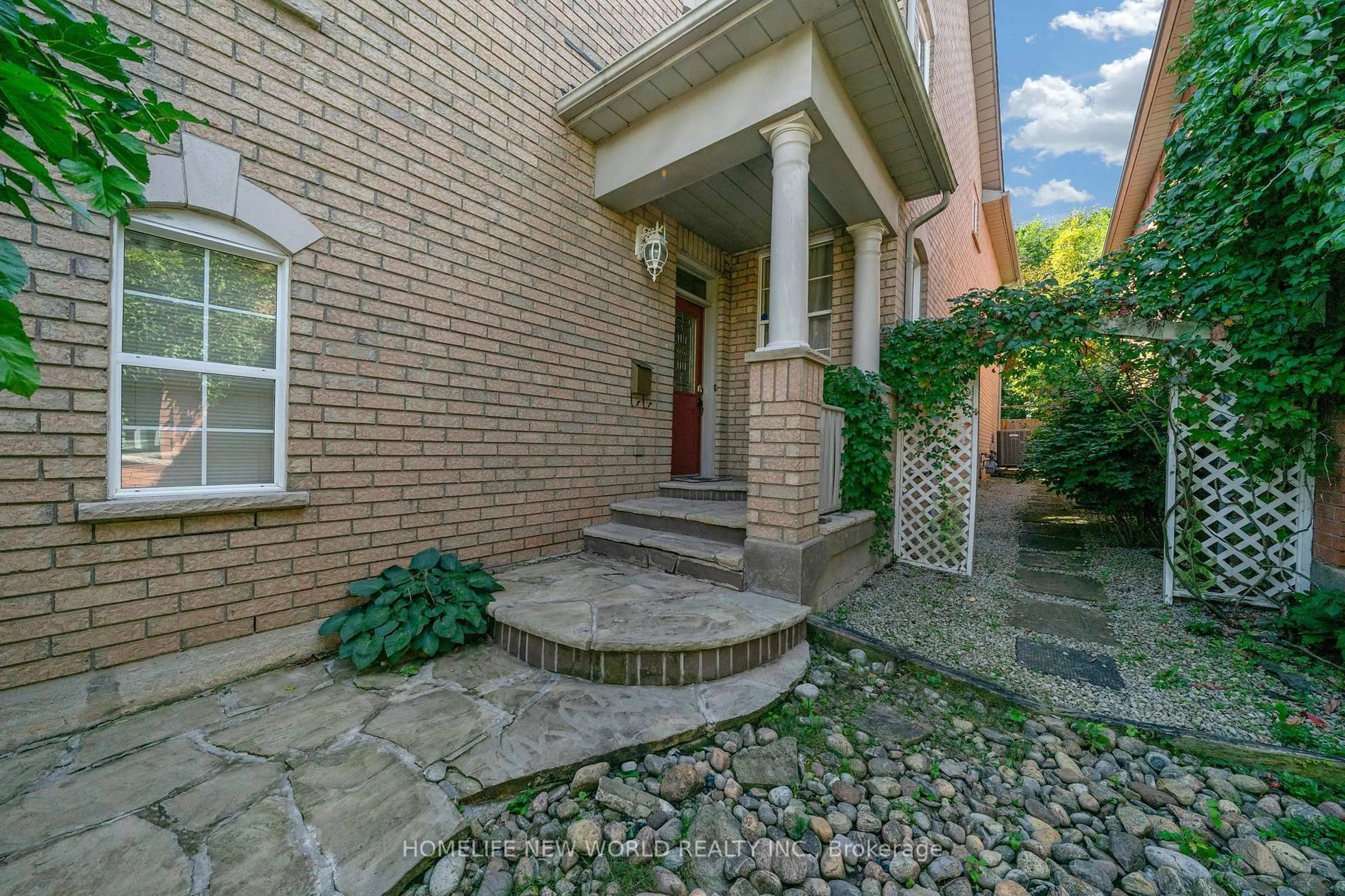 Unknown for 2326 Yorktown Circ, Mississauga Ontario L5M 5Y2