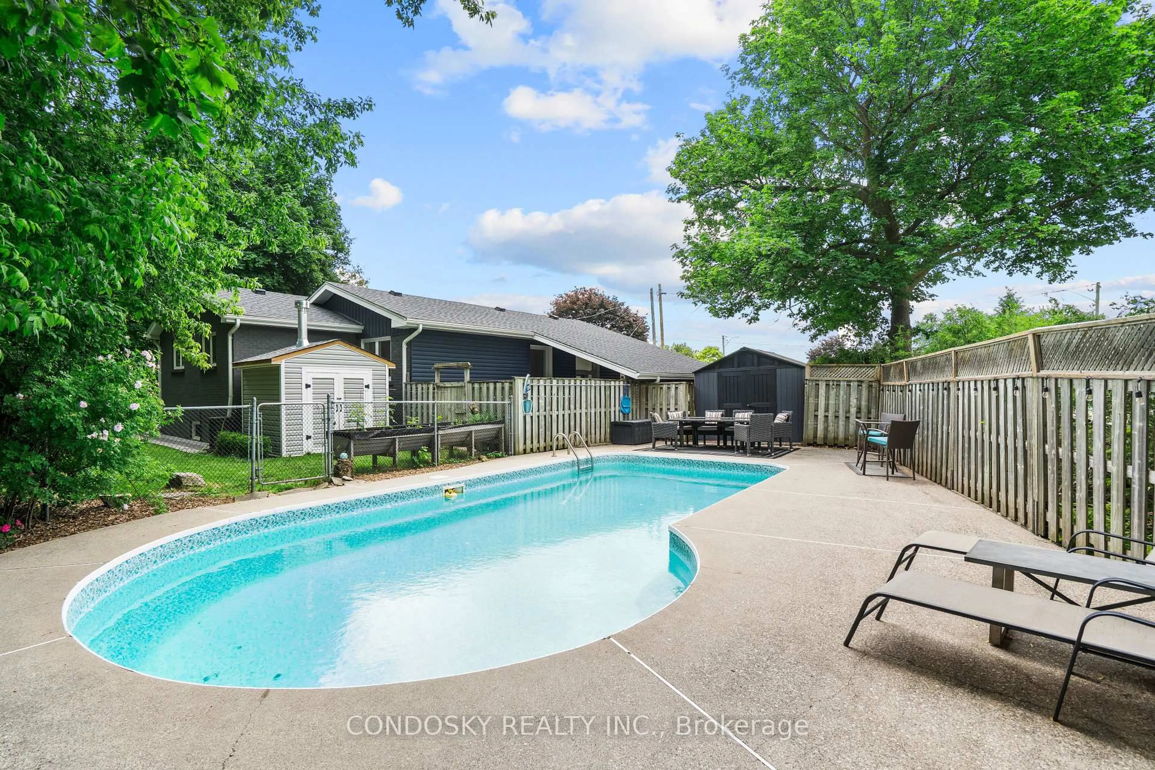 Pool for 15 Gibbons Pl, Halton Hills Ontario L7G 1M2