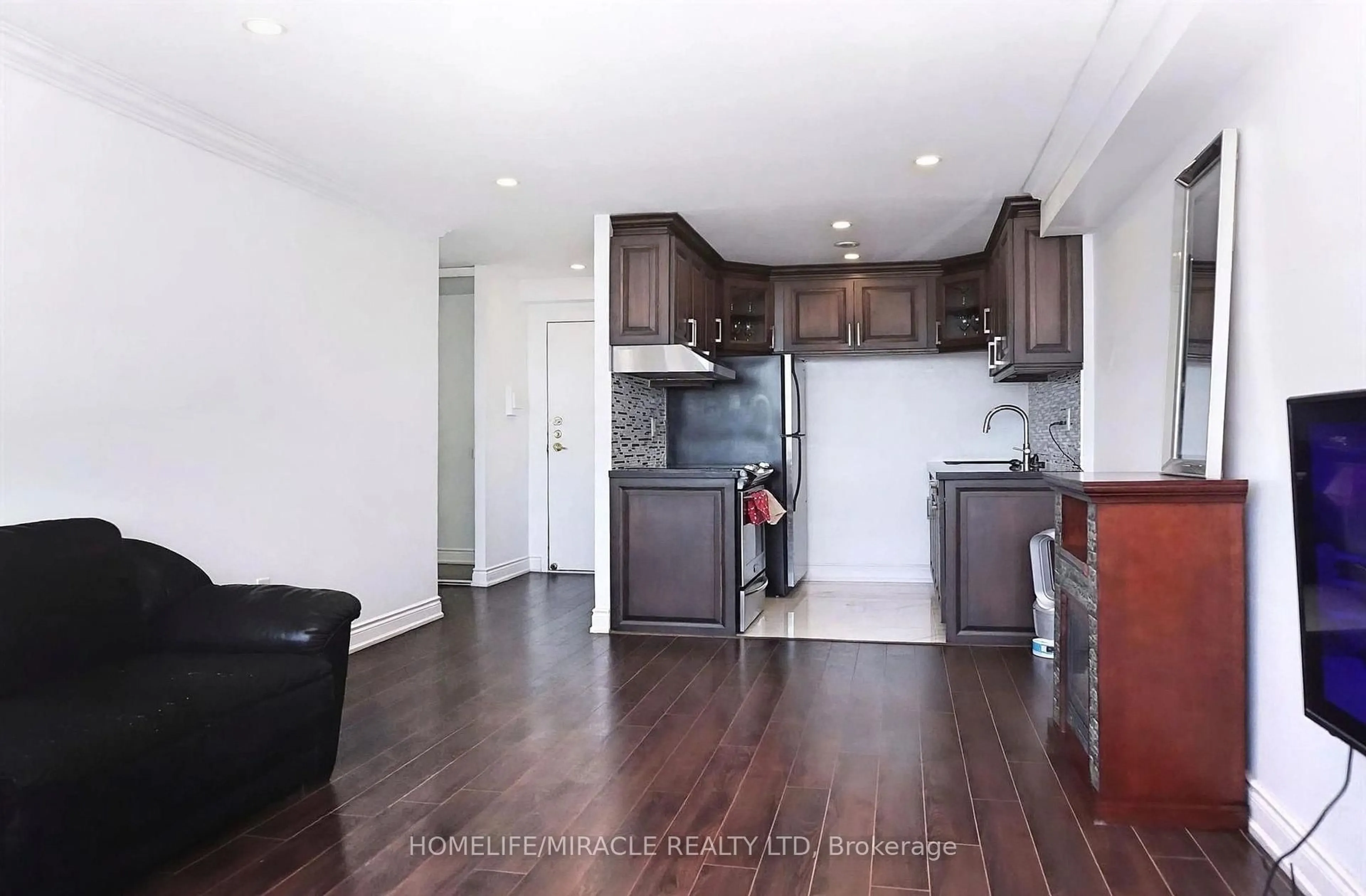 Unknown for 100 Lotherton Ptwy #605, Toronto Ontario M6B 2G8
