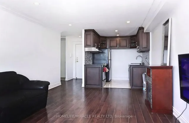 100 Lotherton Ptwy #605, Toronto 5
