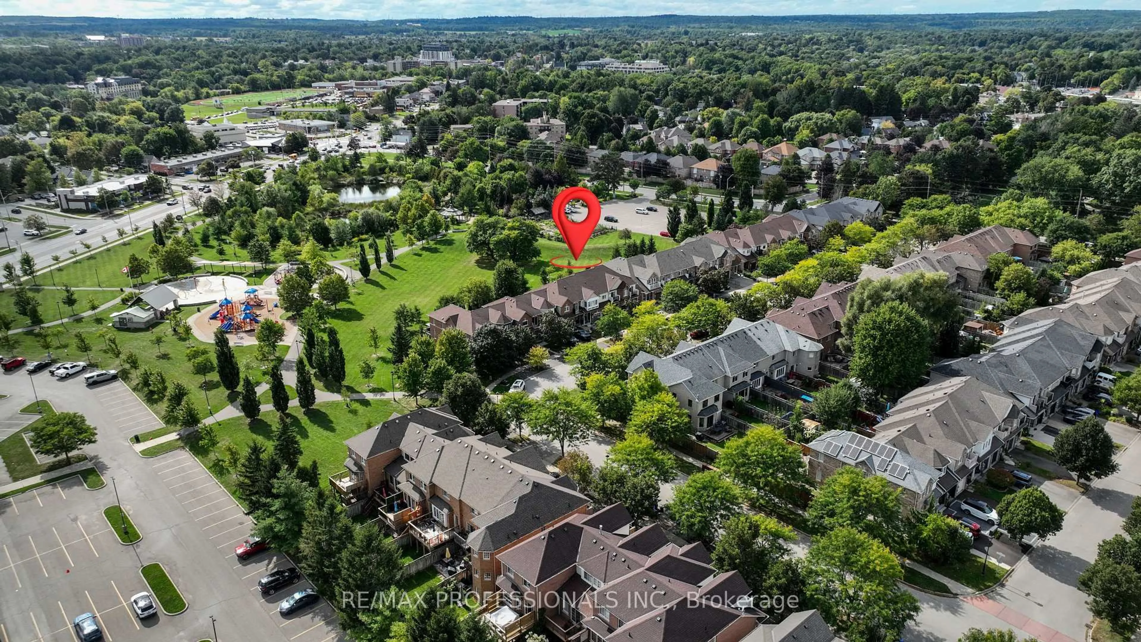 A pic from outside/outdoor area/front of a property/back of a property/a pic from drone, unknown for 40 Dominion Gardens Dr, Halton Hills Ontario L7G 6B2