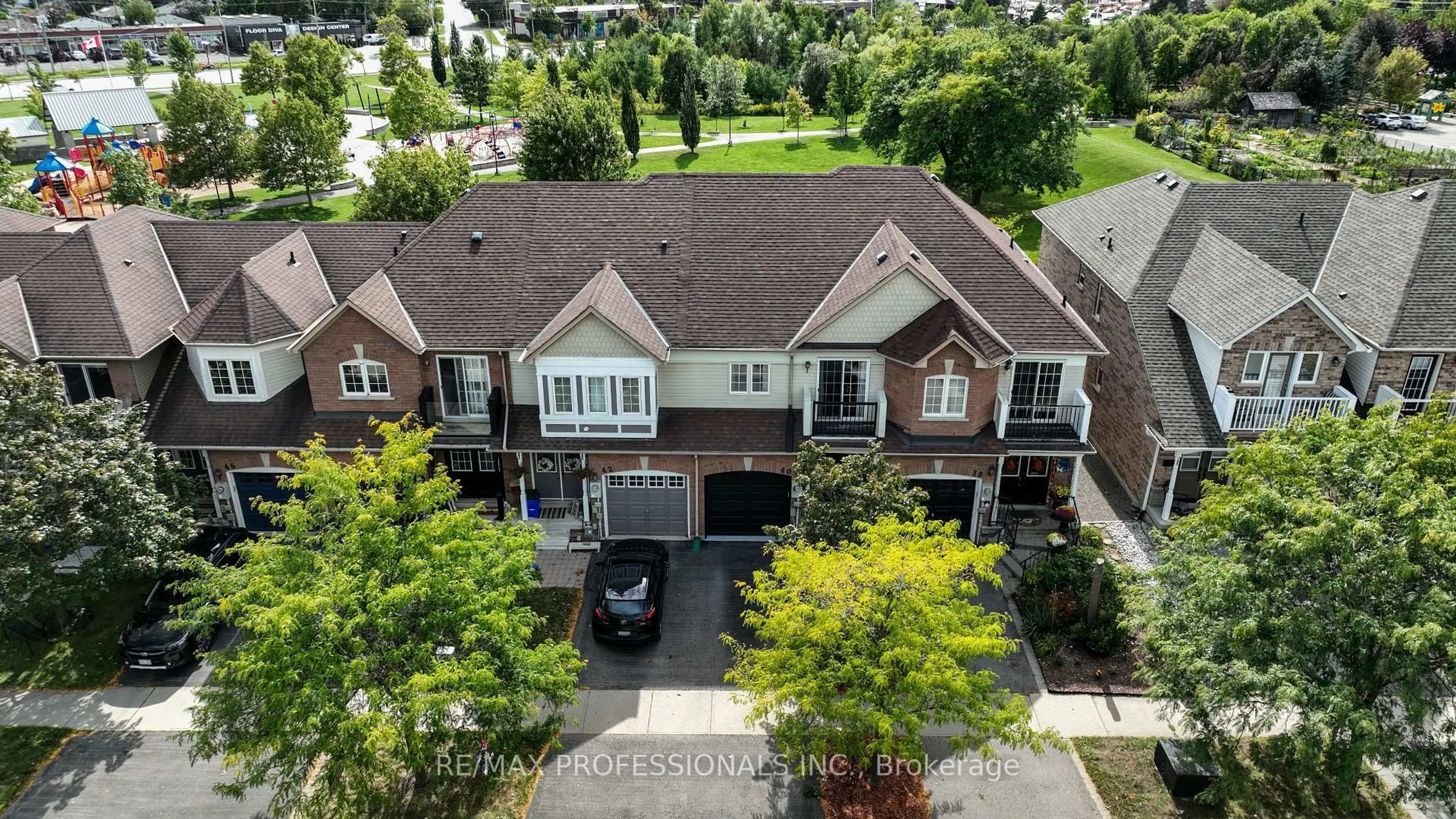 A pic from outside/outdoor area/front of a property/back of a property/a pic from drone, unknown for 40 Dominion Gardens Dr, Halton Hills Ontario L7G 6B2