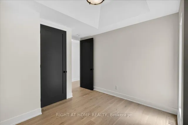 15B ROSEMEADE Ave, Toronto 5