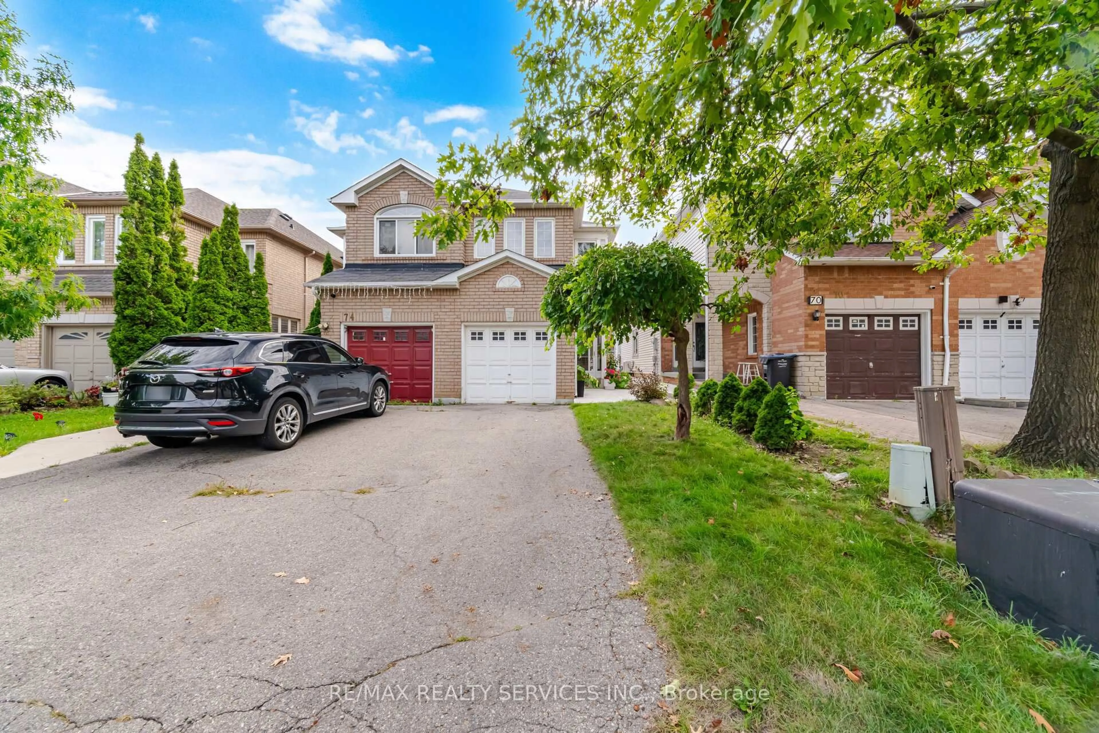 A pic from outside/outdoor area/front of a property/back of a property/a pic from drone, street for 72 Yellow Brick Rd, Brampton Ontario L6V 4L1