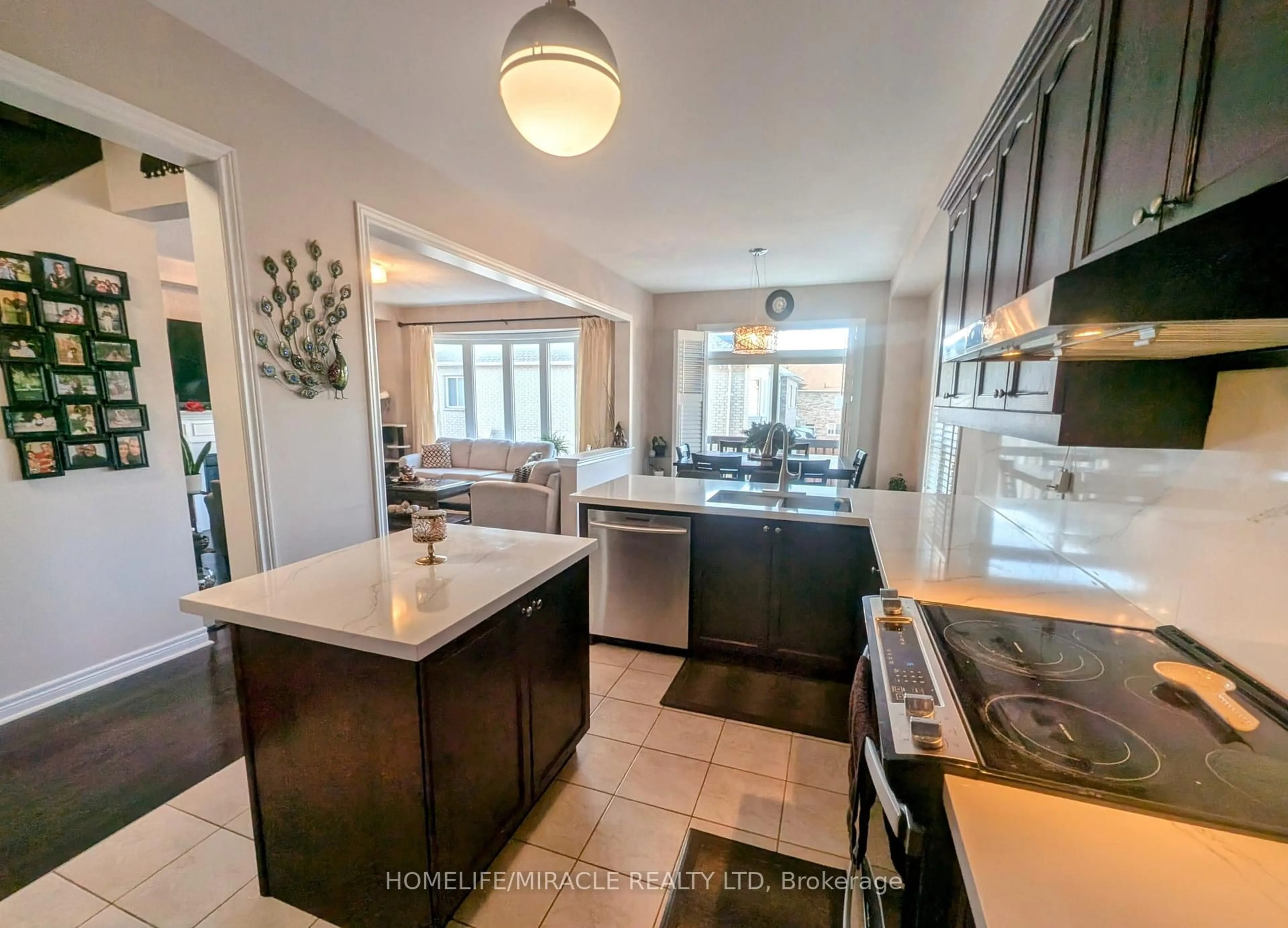 Open concept kitchen, ceramic/tile floor for 20 Addiscott St, Brampton Ontario L6R 0X8