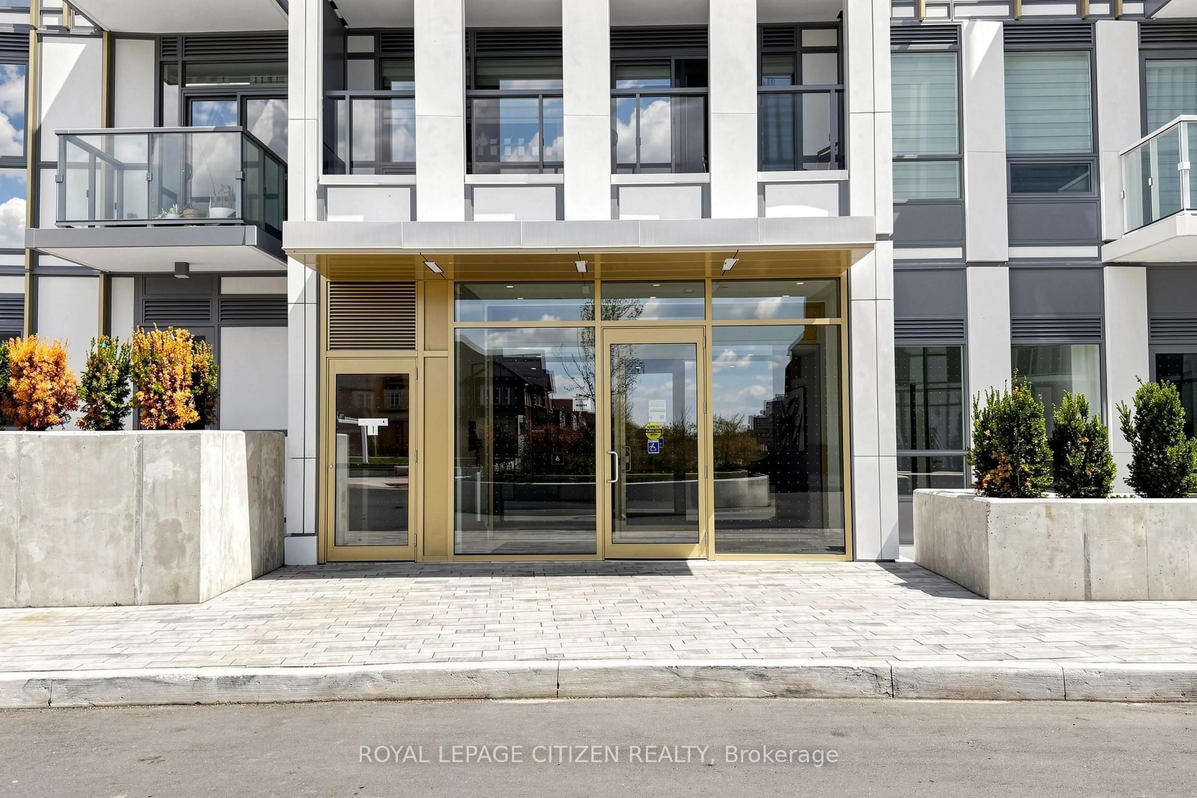 Indoor foyer for 1005 DUNDAS St #254, Oakville Ontario L6H 7E8