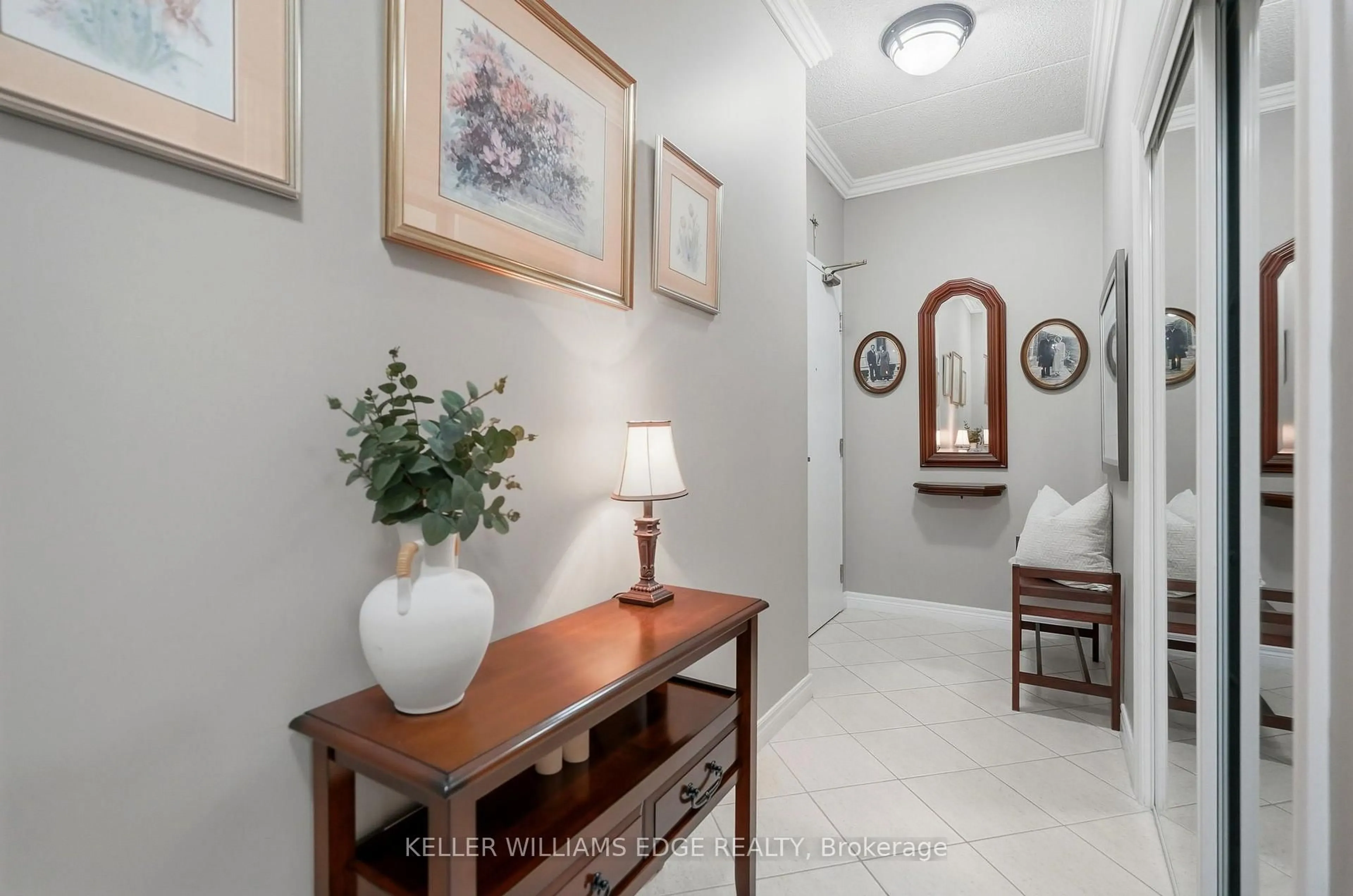 Indoor entryway for 2085 Amherst Heights Dr #613, Burlington Ontario L7P 5C2