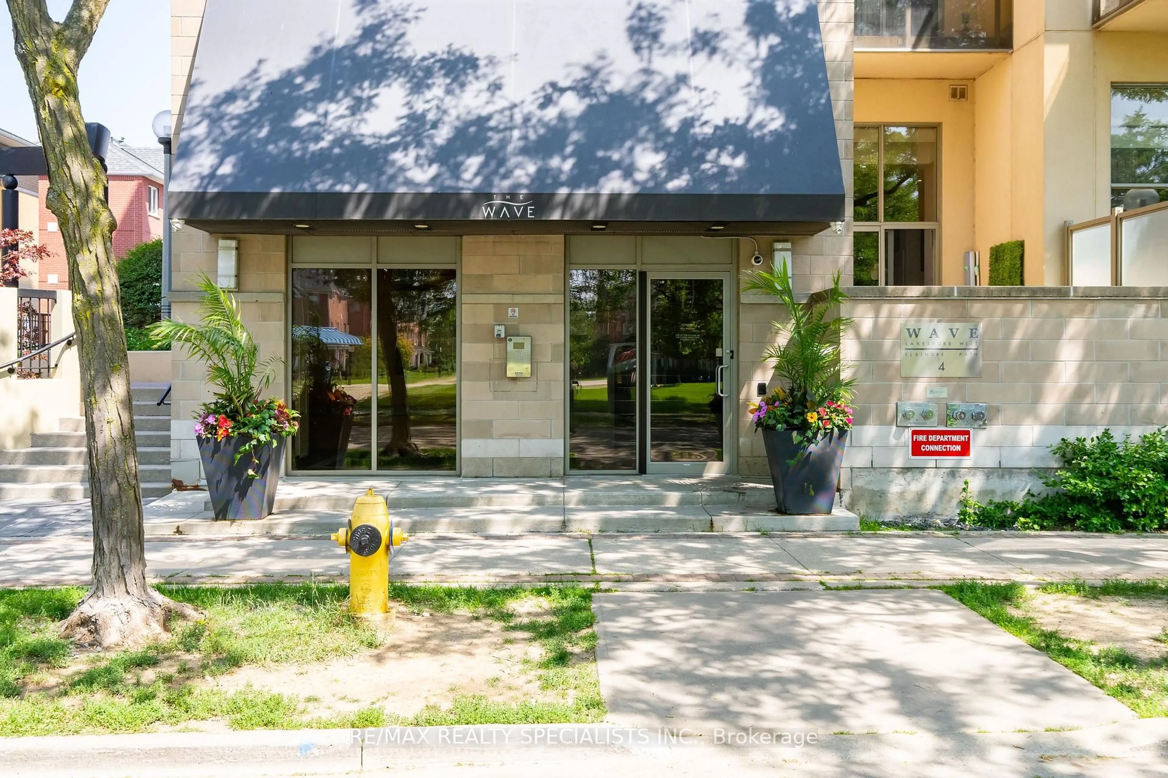 Indoor foyer for 4 Elsinore Path #514, Toronto Ontario M8V 4G7