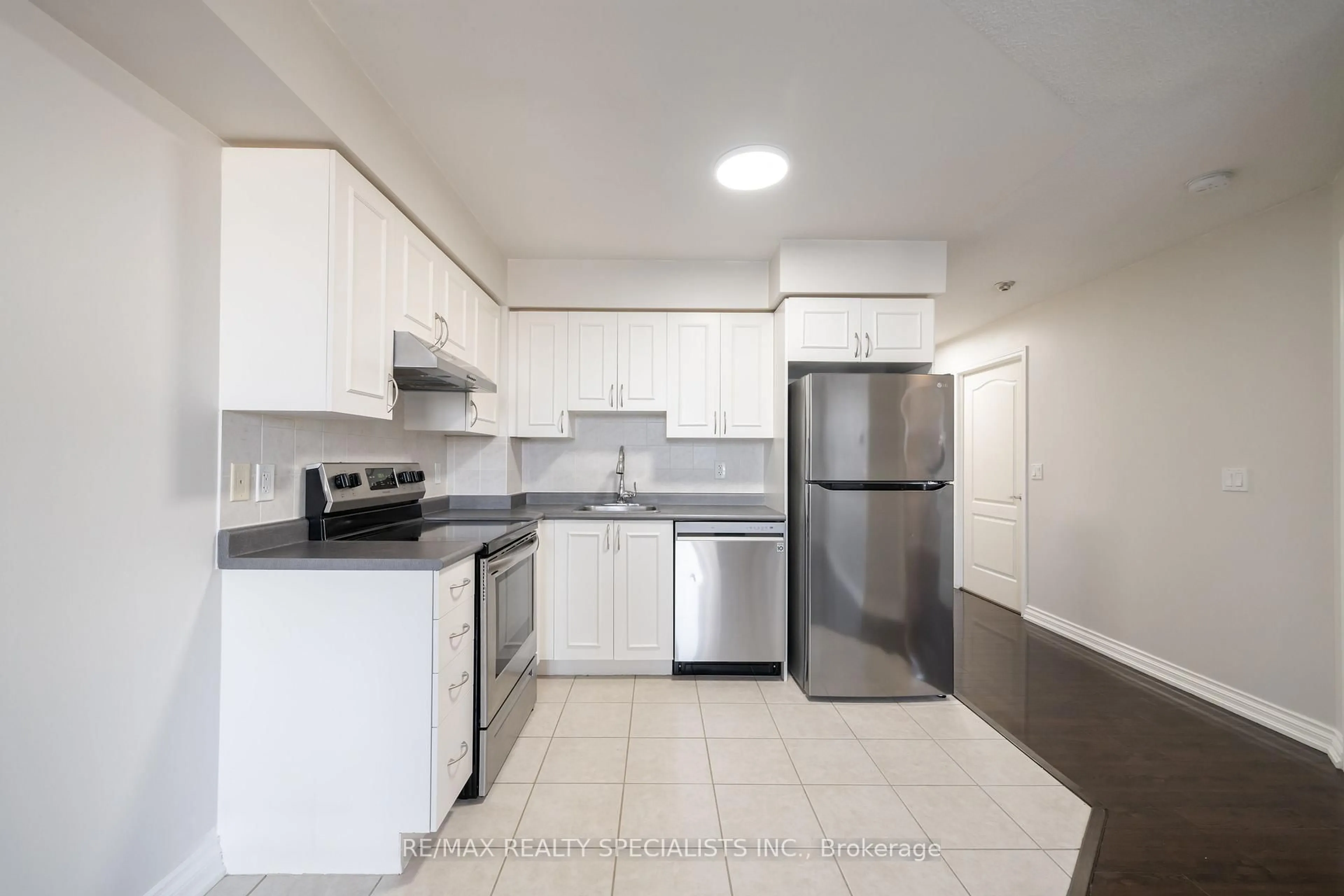 Standard kitchen, unknown for 4 Elsinore Path #514, Toronto Ontario M8V 4G7
