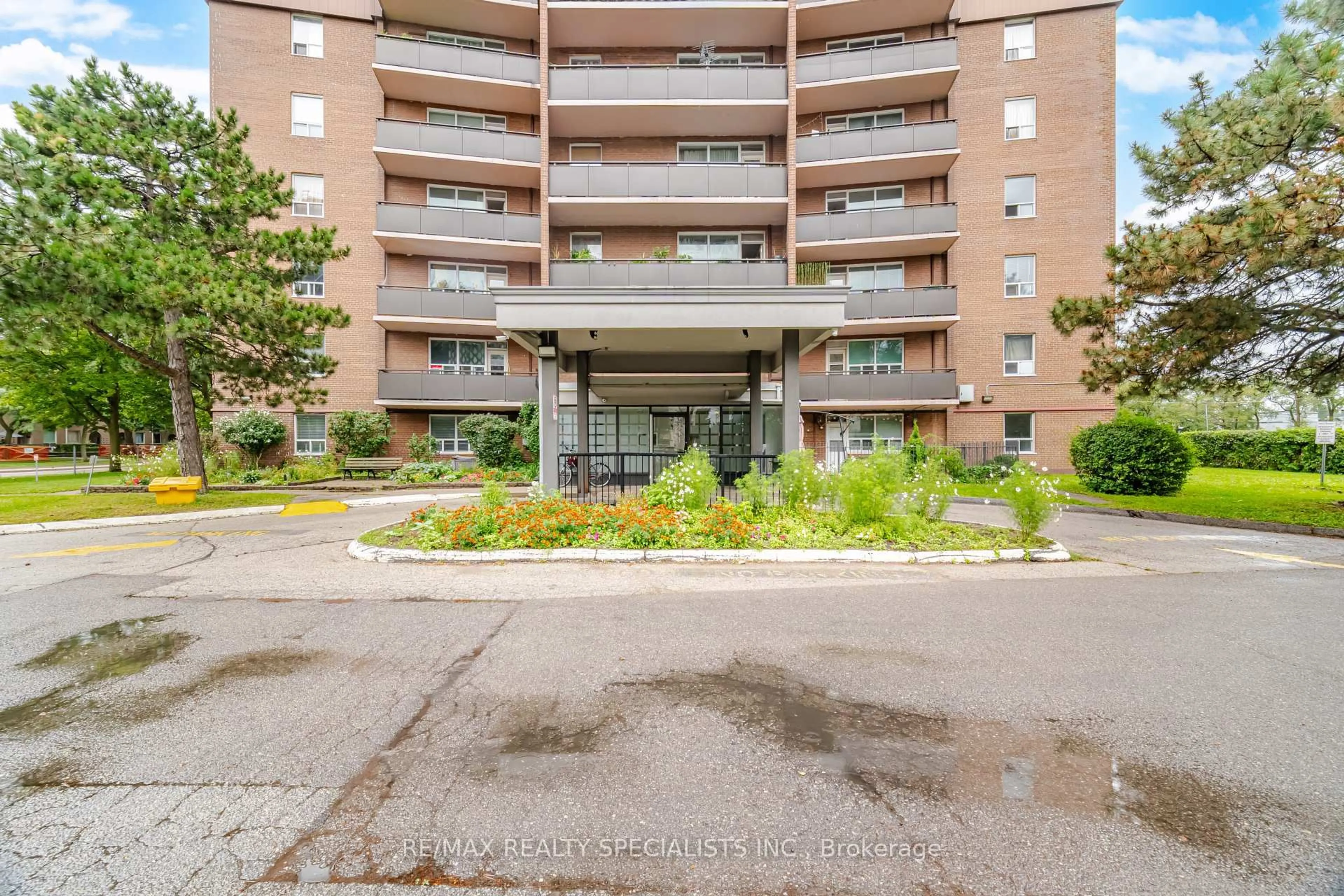 Unknown for 3065 Queen Frederica Dr #403, Mississauga Ontario L4Y 3A3