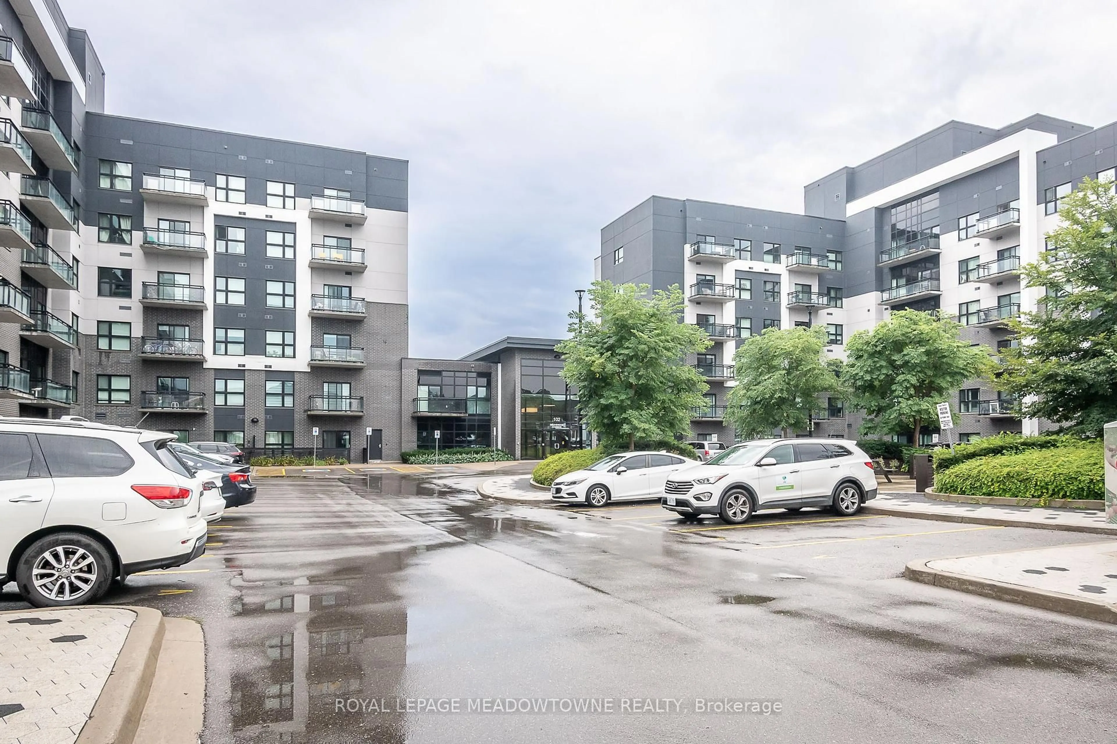 A pic from outside/outdoor area/front of a property/back of a property/a pic from drone, street for 102 Grovewood Common #205, Oakville Ontario L6H 0X2