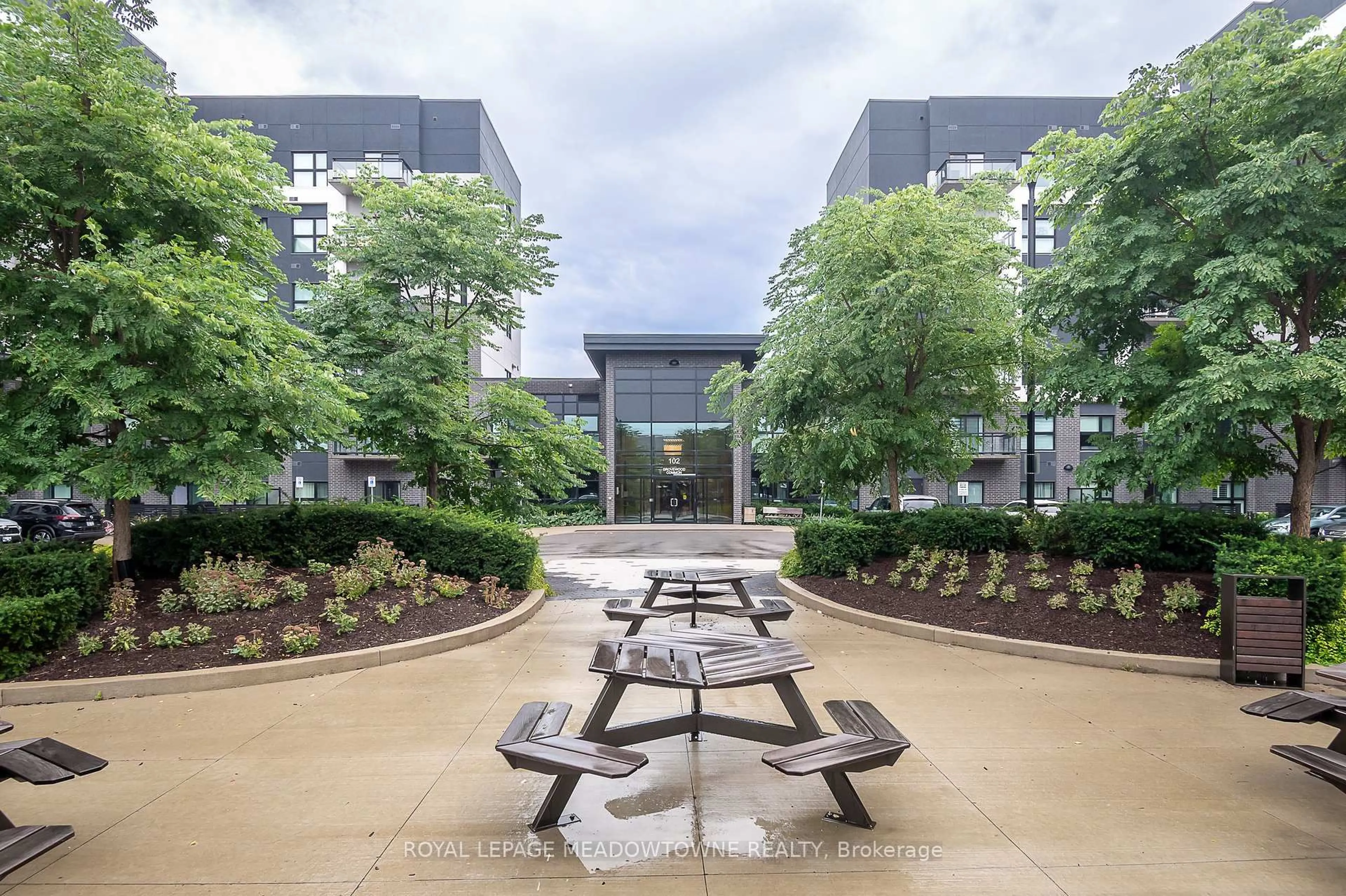 Patio, unknown for 102 Grovewood Common #205, Oakville Ontario L6H 0X2
