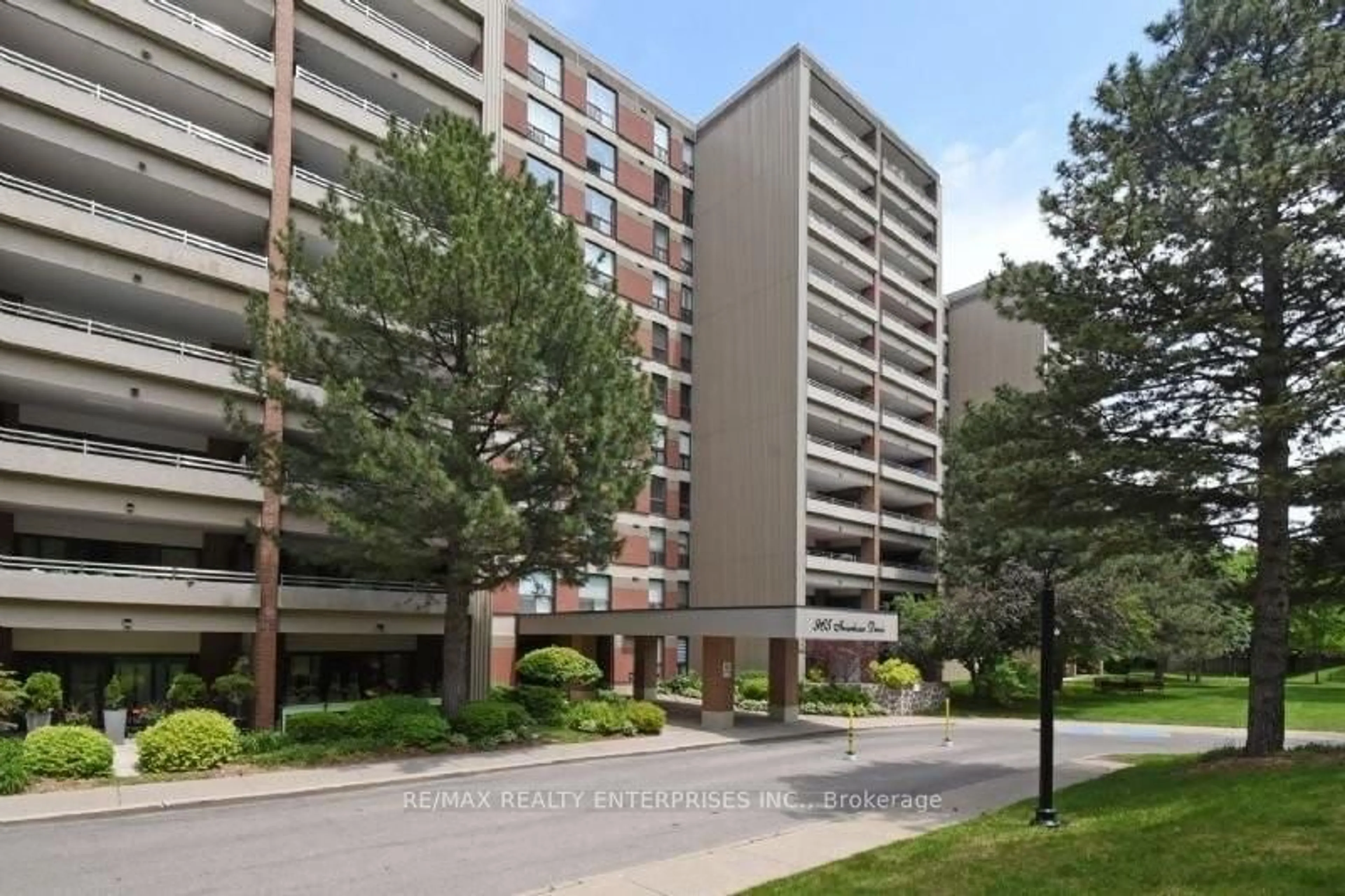 Indoor foyer for 965 Inverhouse Dr ##709, Mississauga Ontario L5J 4B4