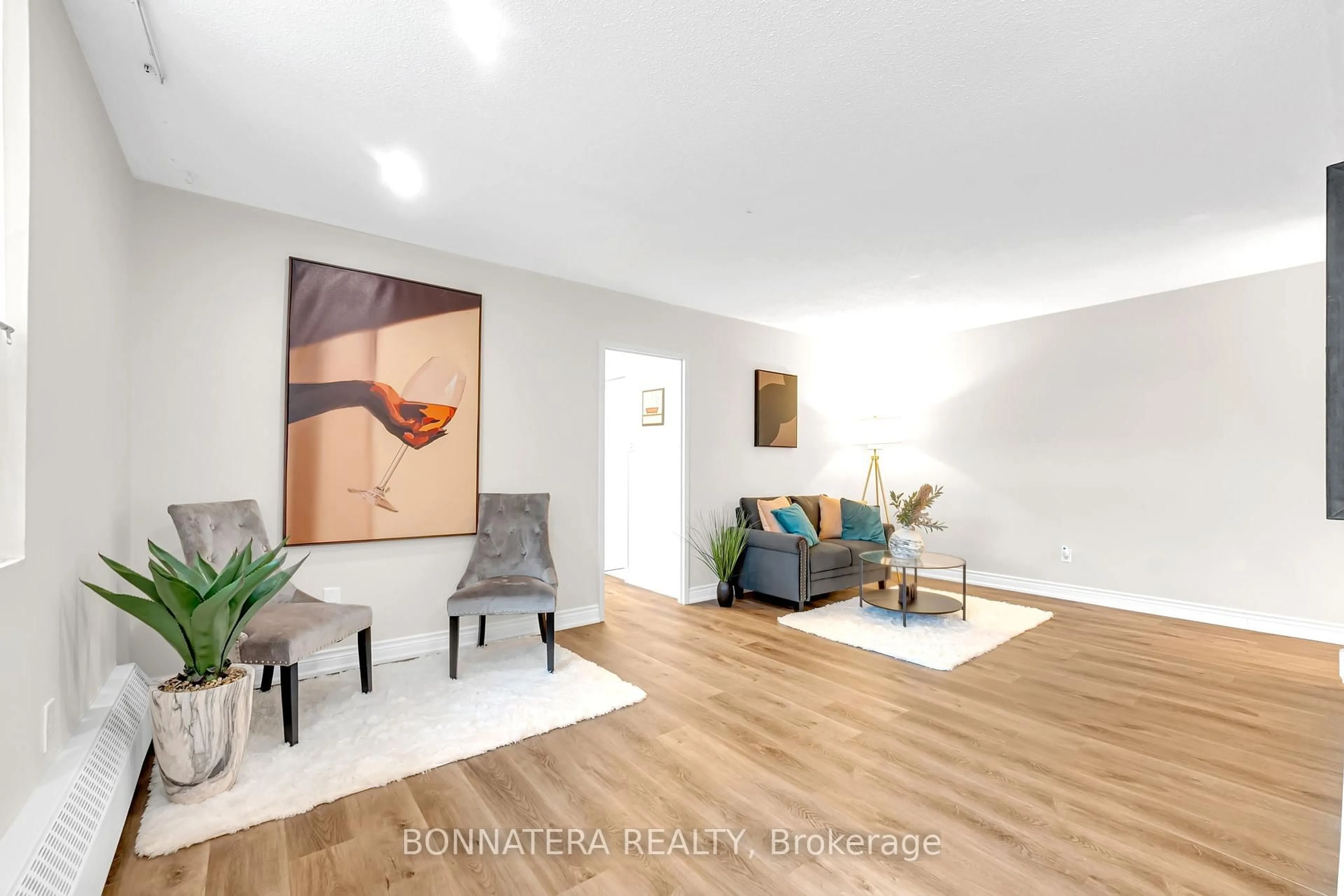 Unknown for 3065 Queen Frederica Dr #905, Mississauga Ontario L4Y 3A3