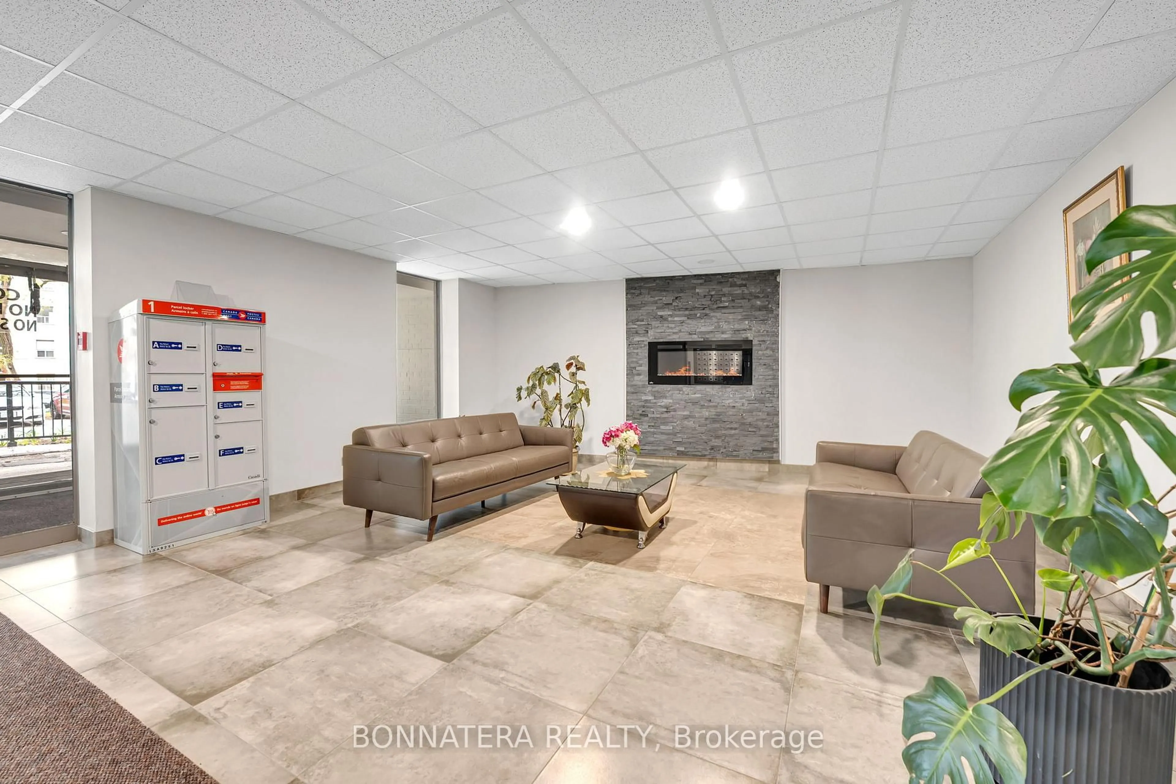 Lobby for 3065 Queen Frederica Dr #905, Mississauga Ontario L4Y 3A3