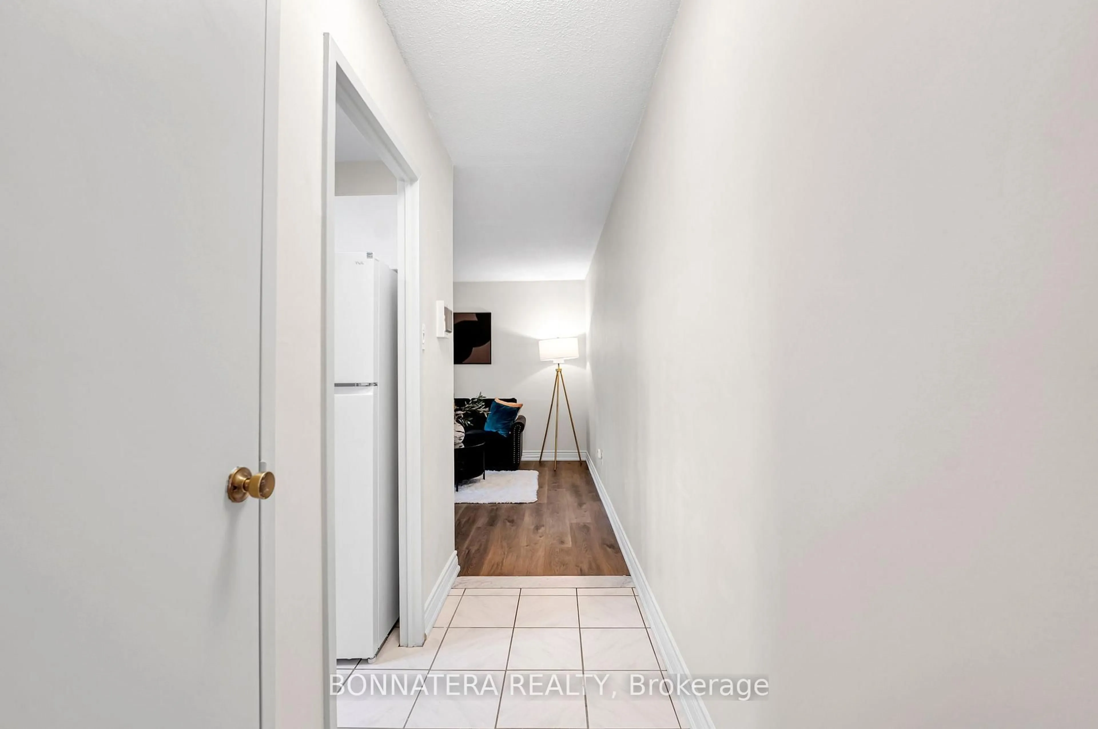 Unknown for 3065 Queen Frederica Dr #905, Mississauga Ontario L4Y 3A3