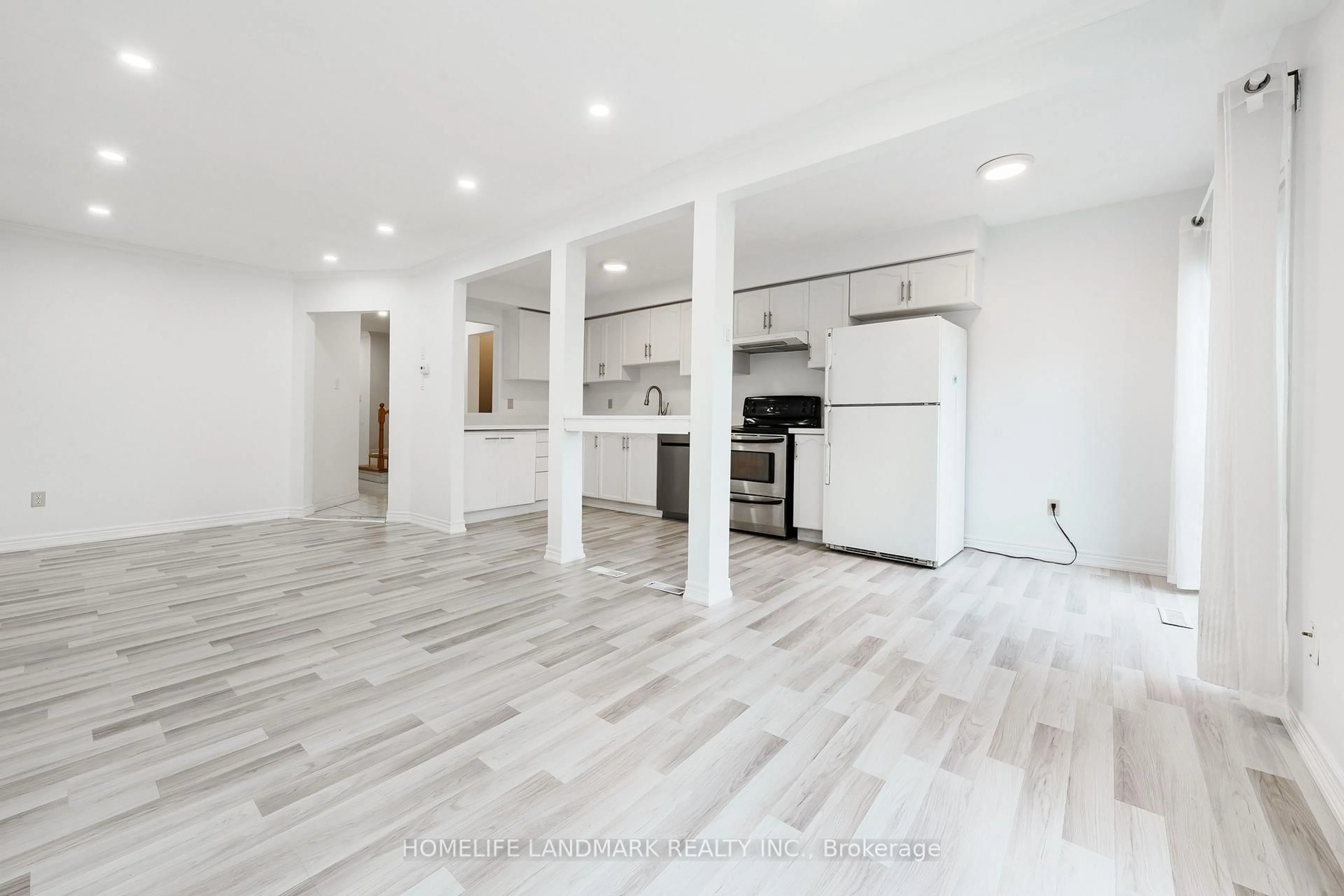 Open concept kitchen, unknown for 2945 Thomas St #103, Mississauga Ontario L5M 6C1