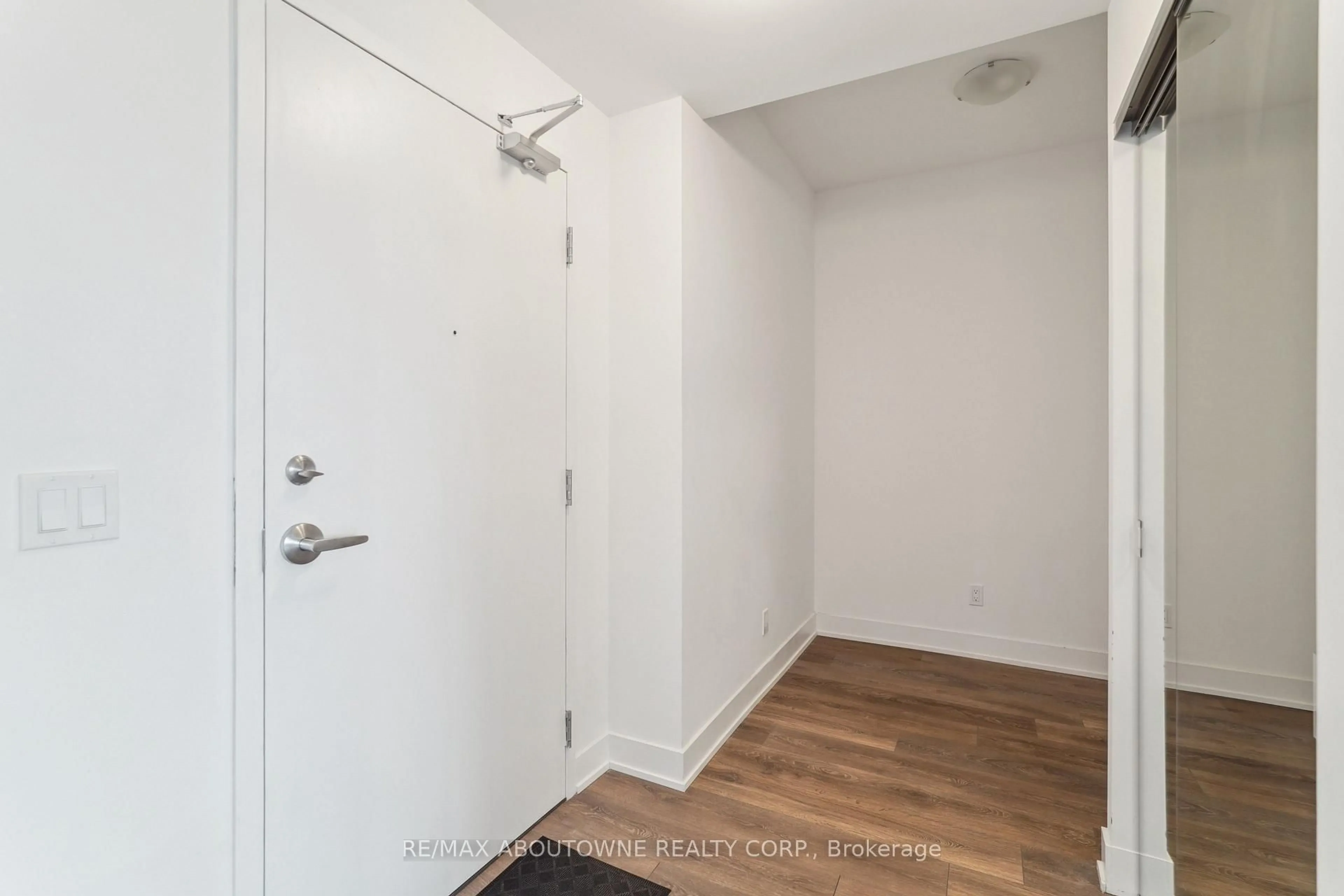 Unknown for 297 Oak Walk Dr #1605, Oakville Ontario L6H 3R6