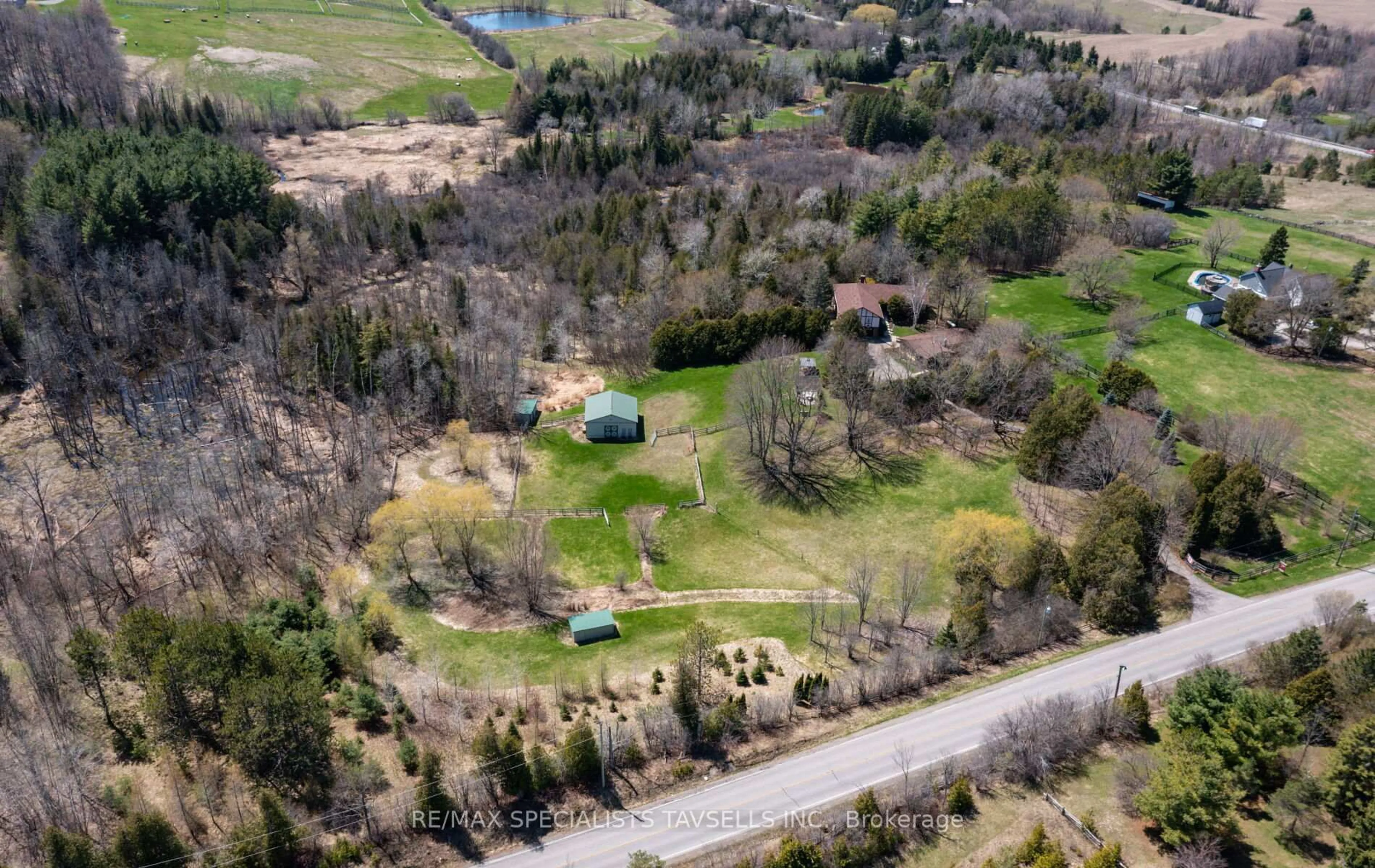 A pic from outside/outdoor area/front of a property/back of a property/a pic from drone, unknown for 14902 Mount Pleasant Rd, Caledon Ontario L7E 3M3