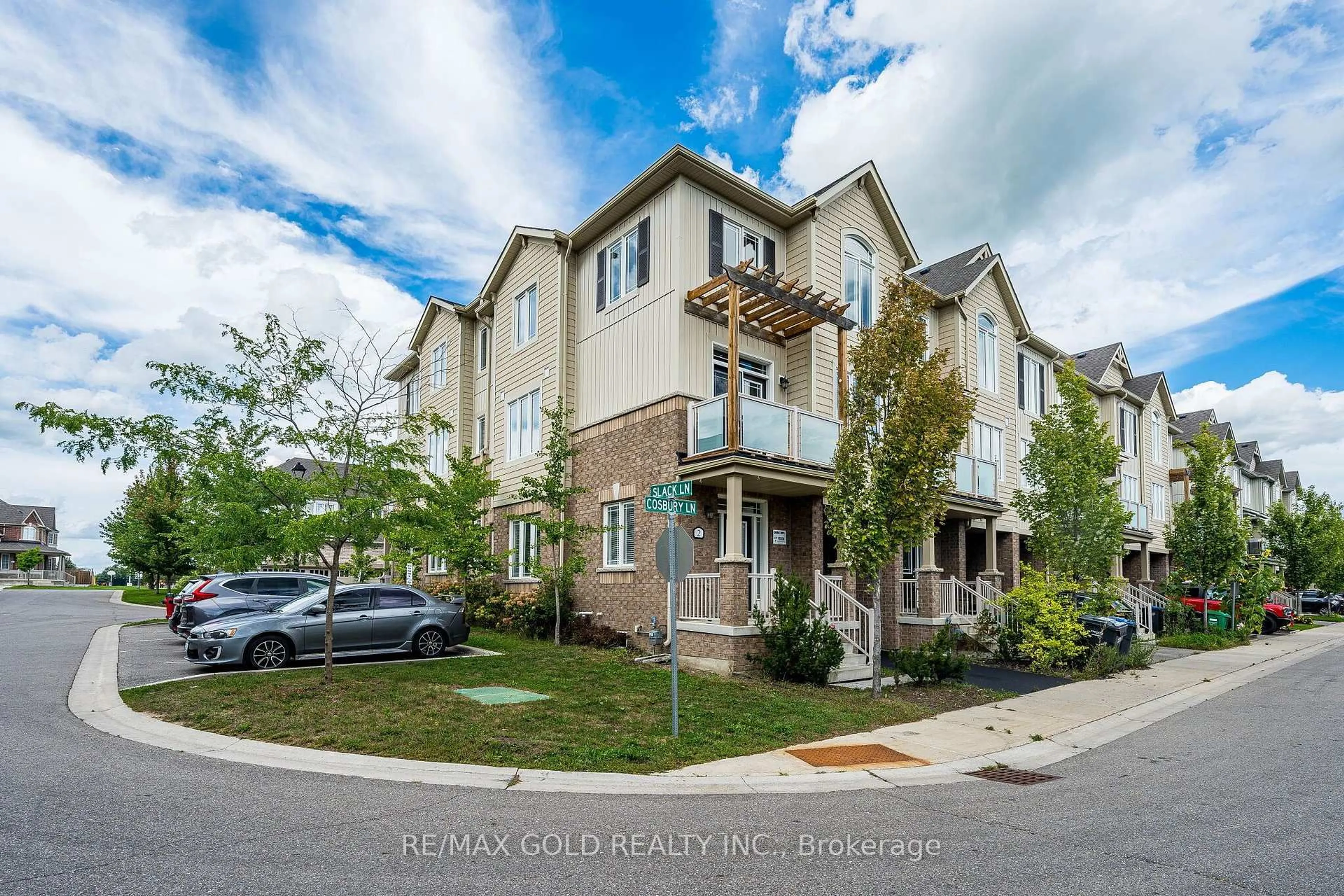 A pic from outside/outdoor area/front of a property/back of a property/a pic from drone, street for 2 Cosbury Lane, Caledon Ontario L7C 4H2