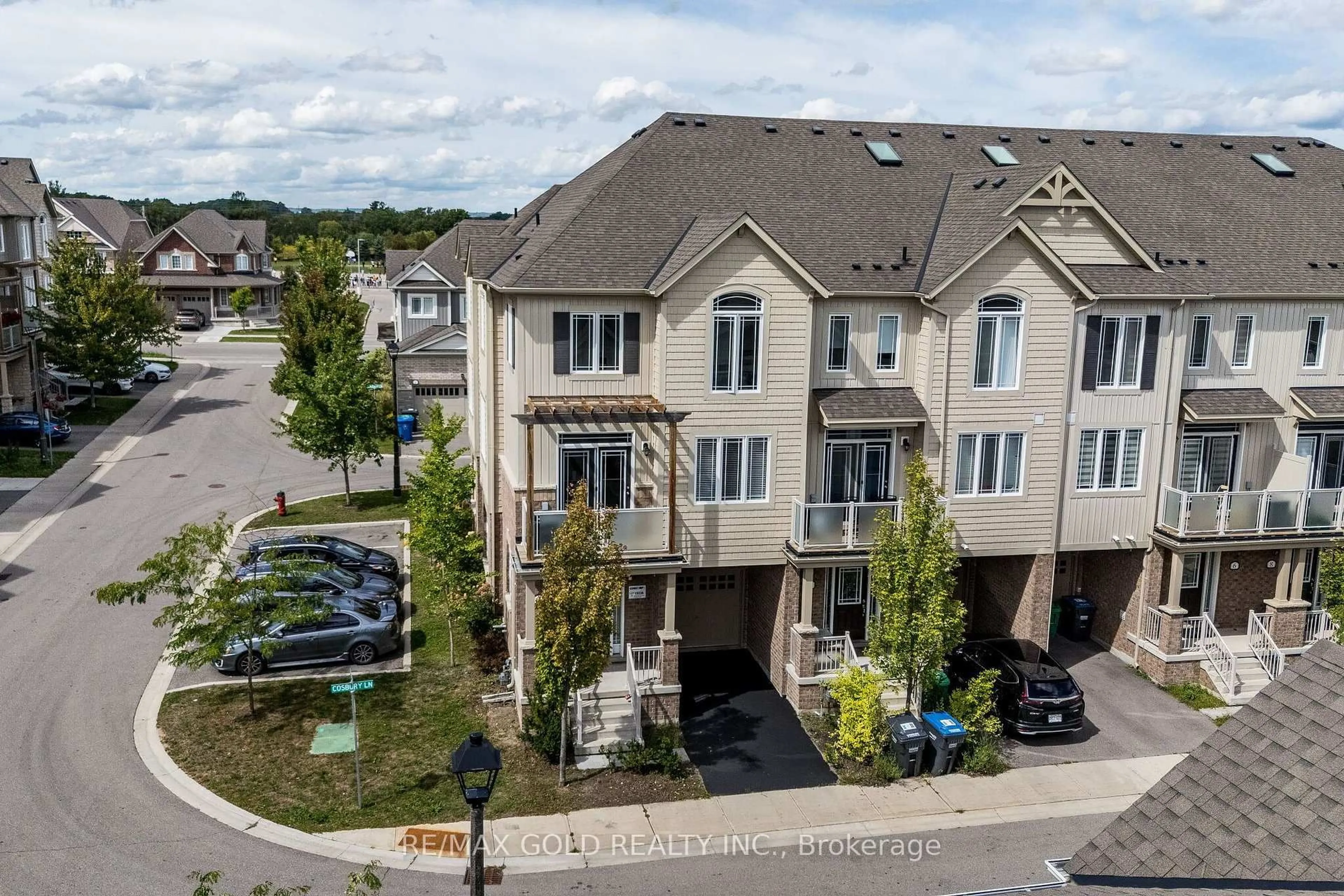 A pic from outside/outdoor area/front of a property/back of a property/a pic from drone, unknown for 2 Cosbury Lane, Caledon Ontario L7C 4H2