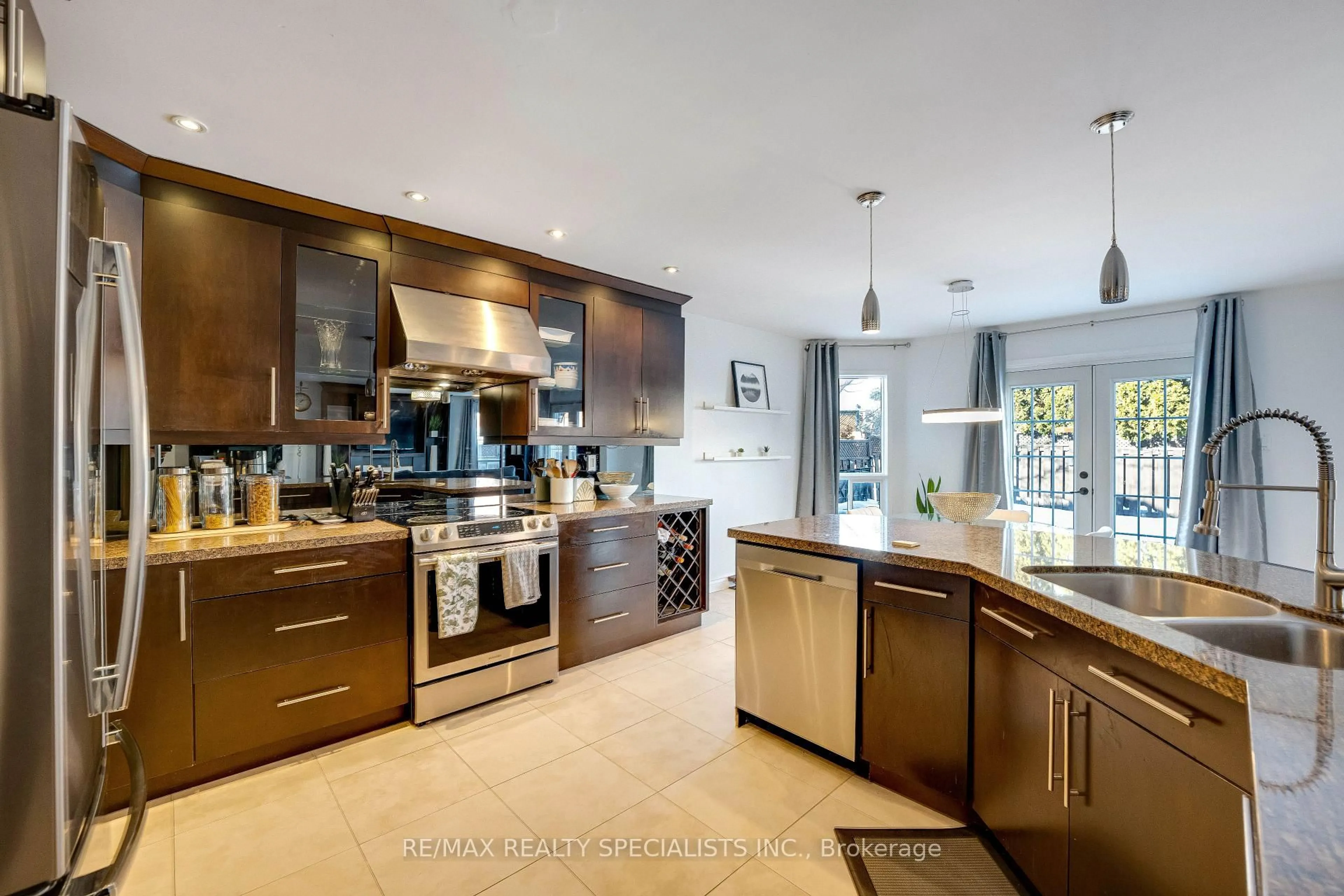 Contemporary kitchen, ceramic/tile floor for 7 Banington Cres, Brampton Ontario L7A 1G4