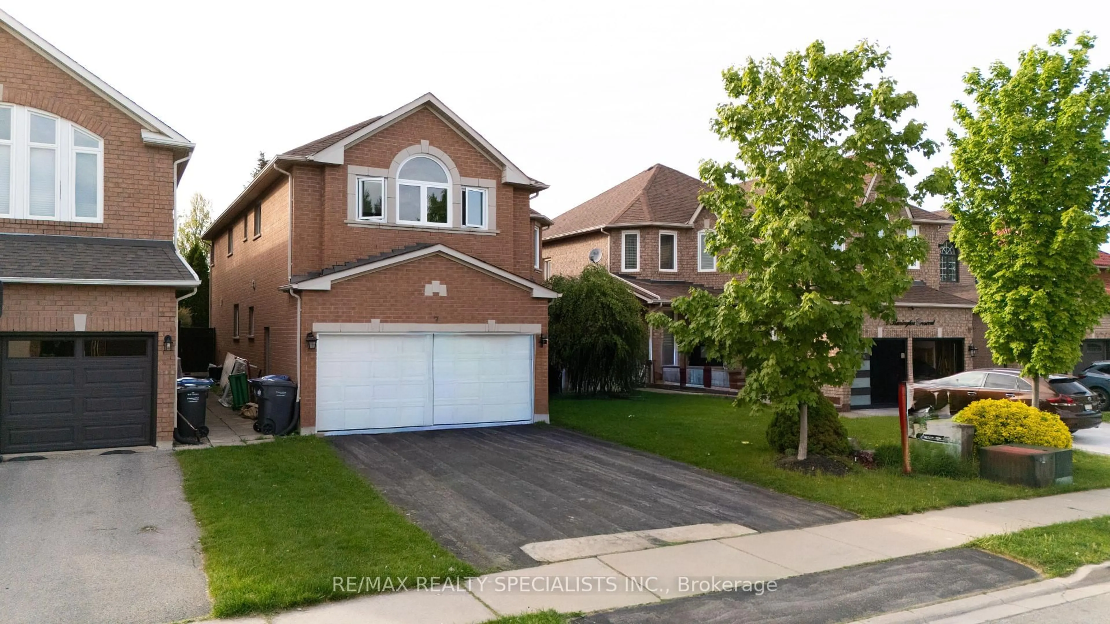 Home with vinyl exterior material, street for 7 Banington Cres, Brampton Ontario L7A 1G4