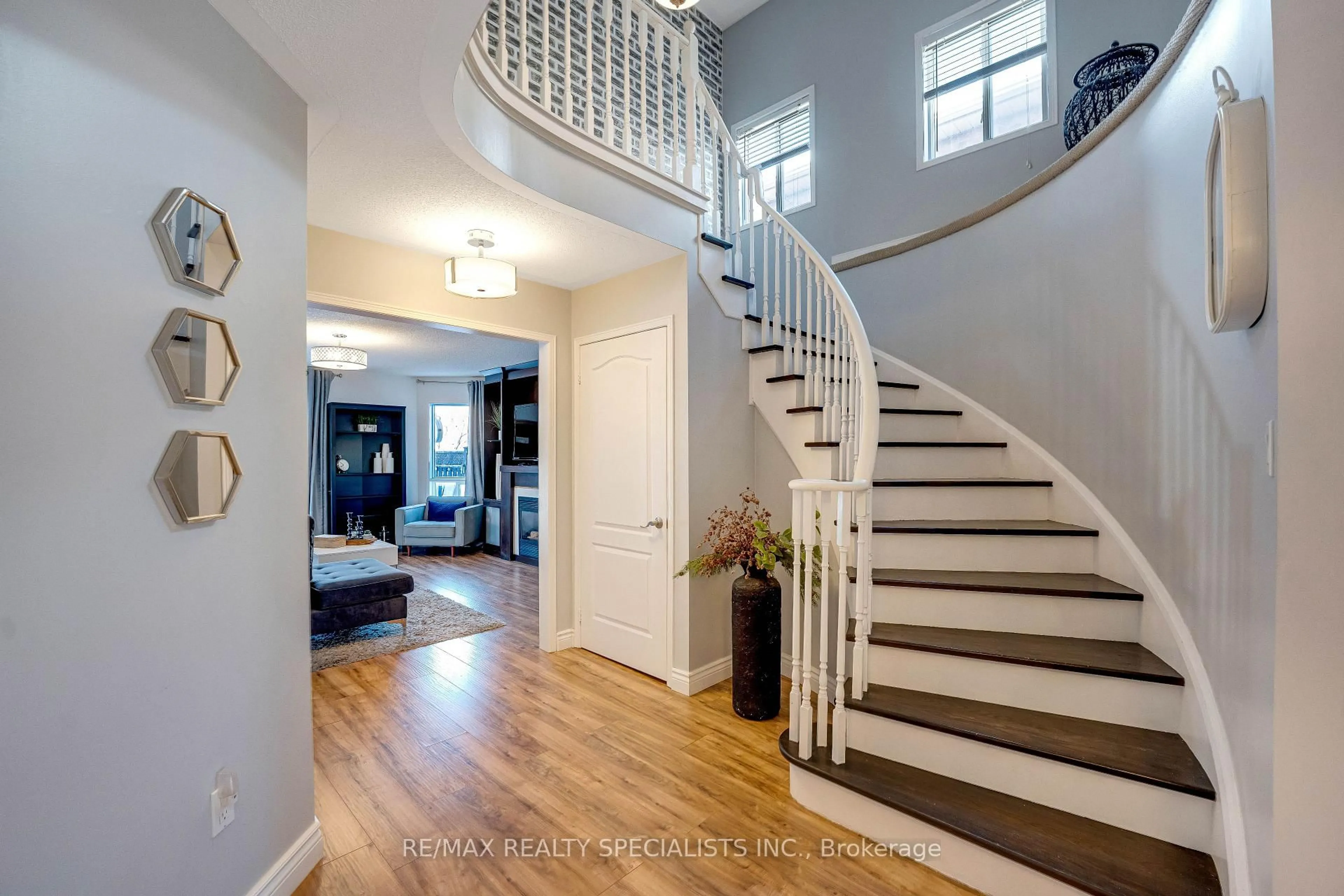 Indoor entryway for 7 Banington Cres, Brampton Ontario L7A 1G4