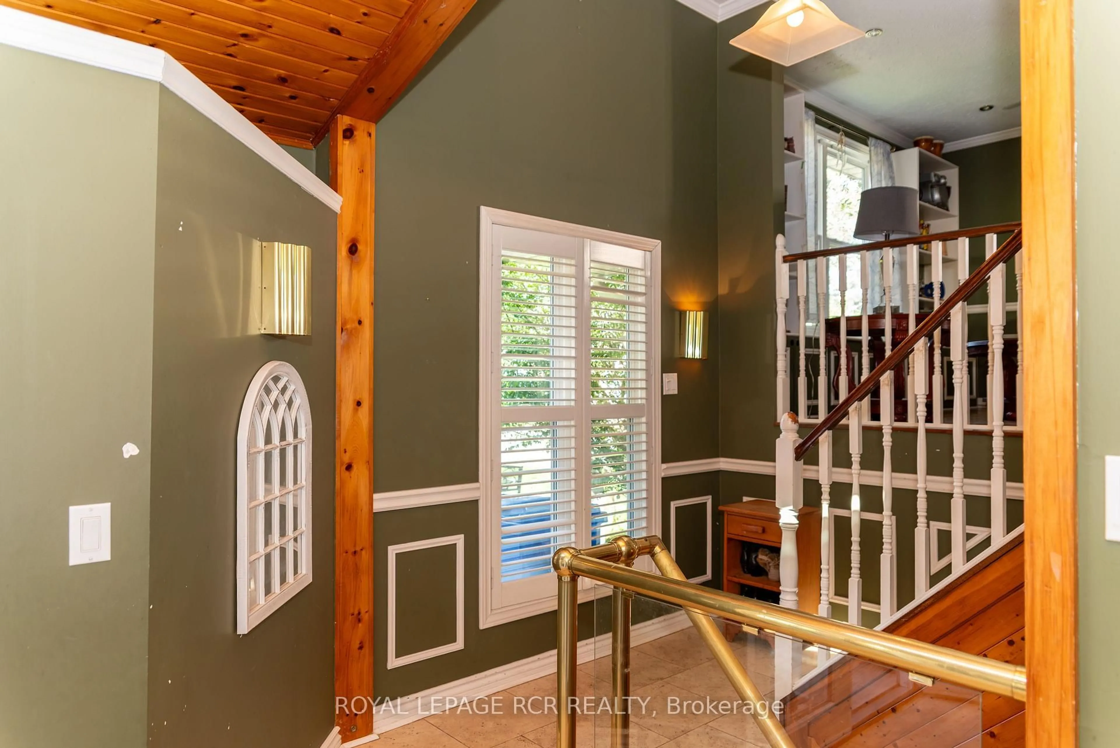 Indoor entryway for 82 Quarry Dr, Orangeville Ontario L9W 3S6
