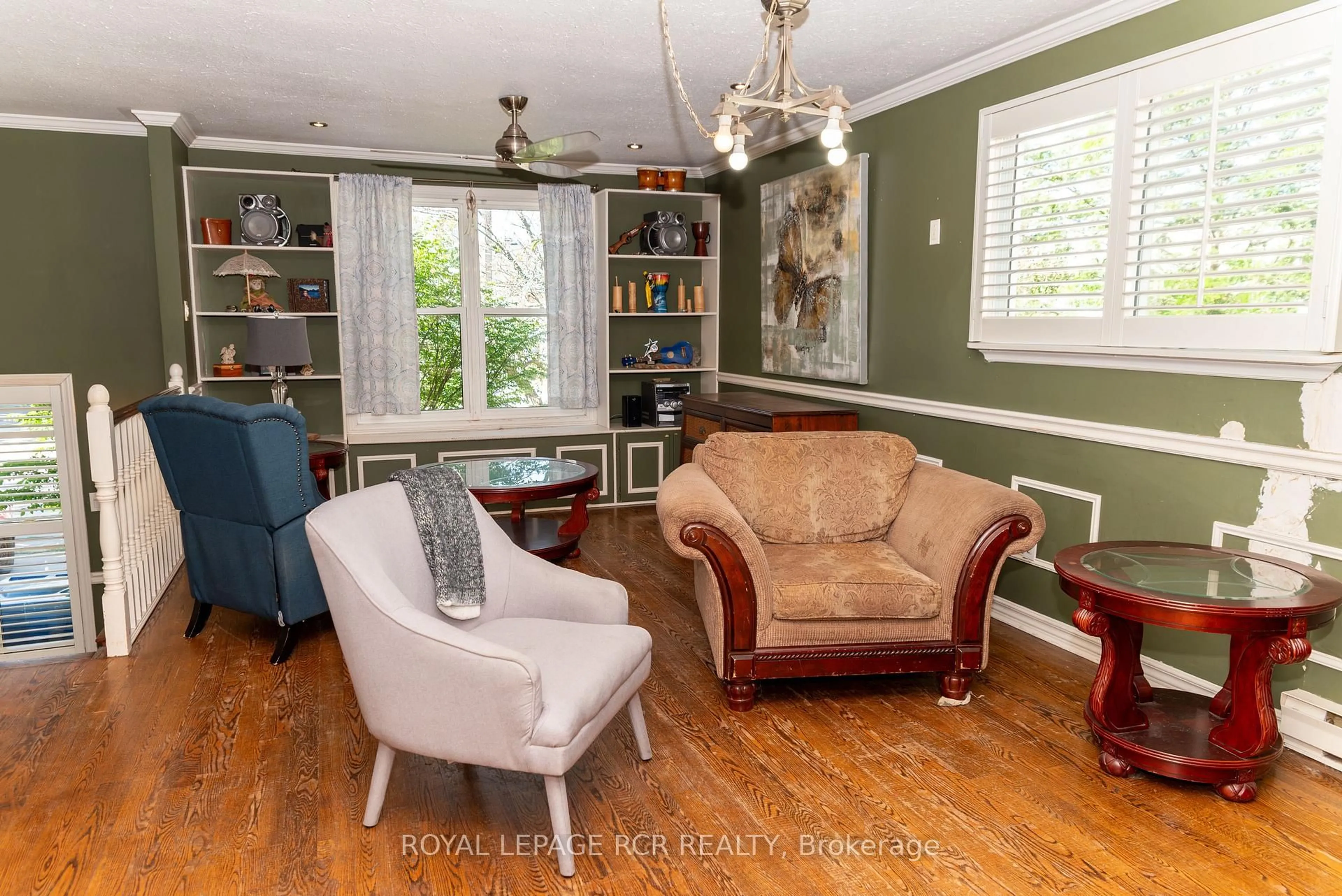 Living room with furniture, unknown for 82 Quarry Dr, Orangeville Ontario L9W 3S6