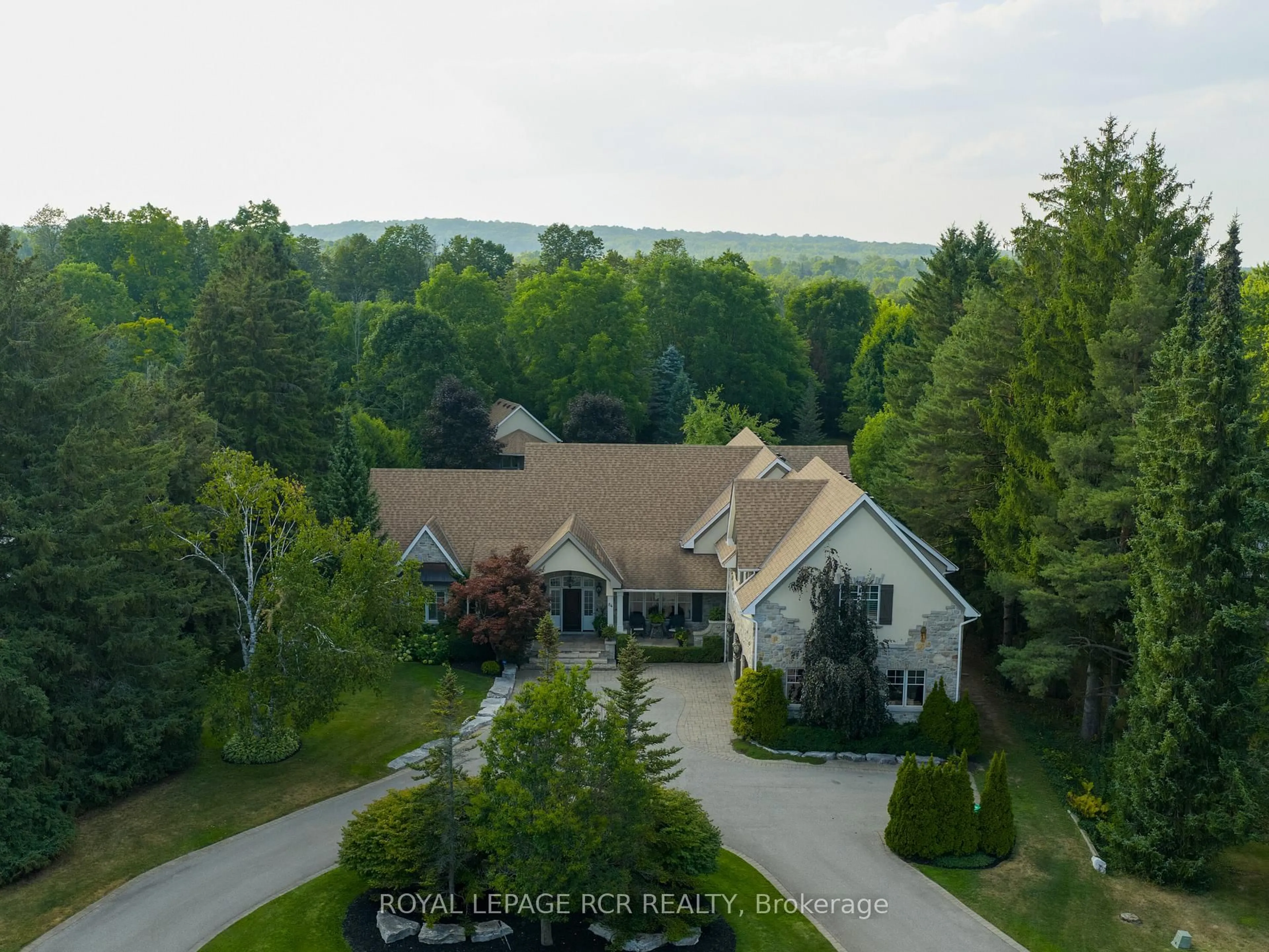A pic from outside/outdoor area/front of a property/back of a property/a pic from drone, unknown for 84 Kennedy Rd, Caledon Ontario L7C 2A7