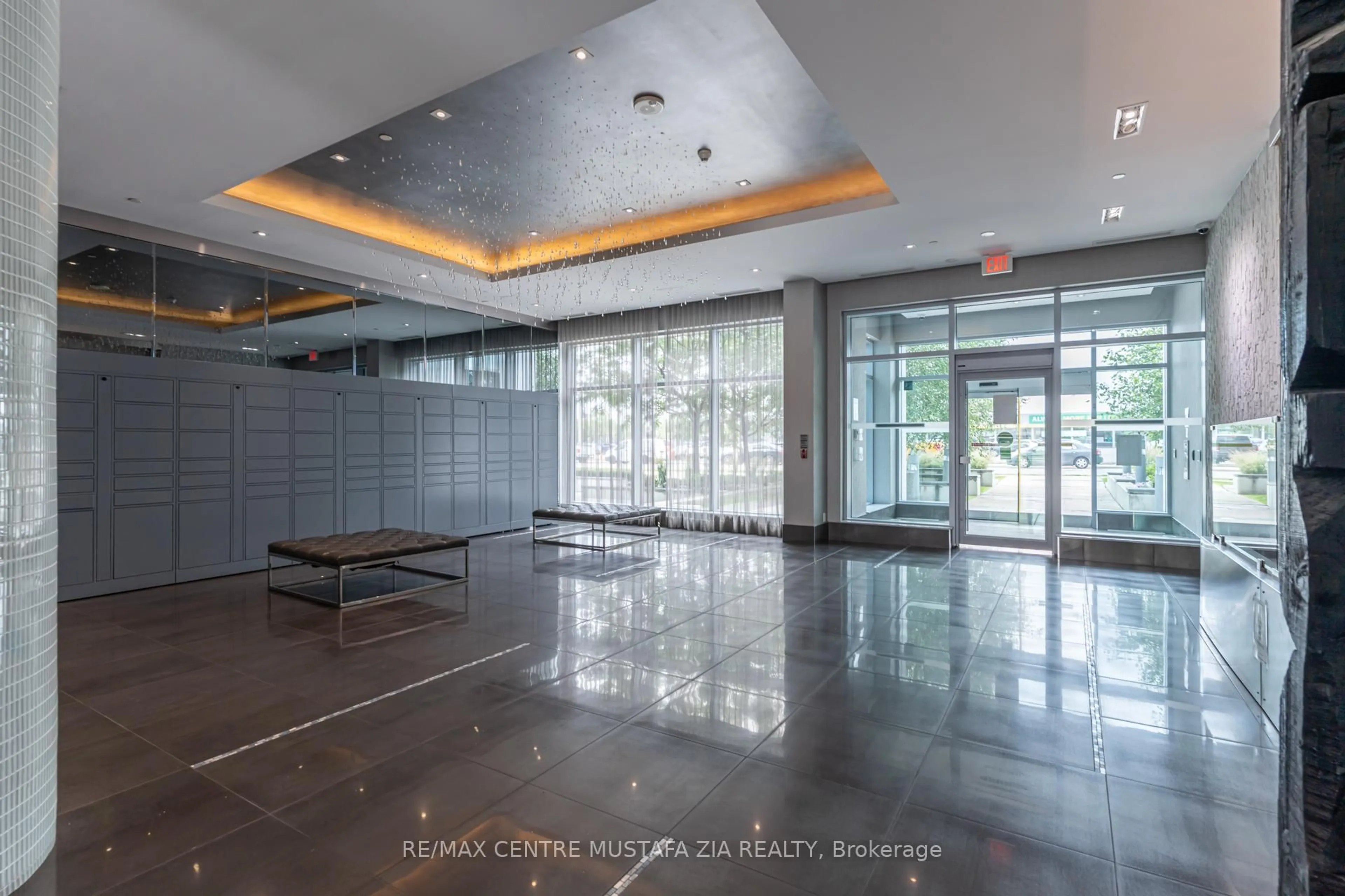 Indoor foyer for 65 Speers Rd #1201, Oakville Ontario L6K 0J1
