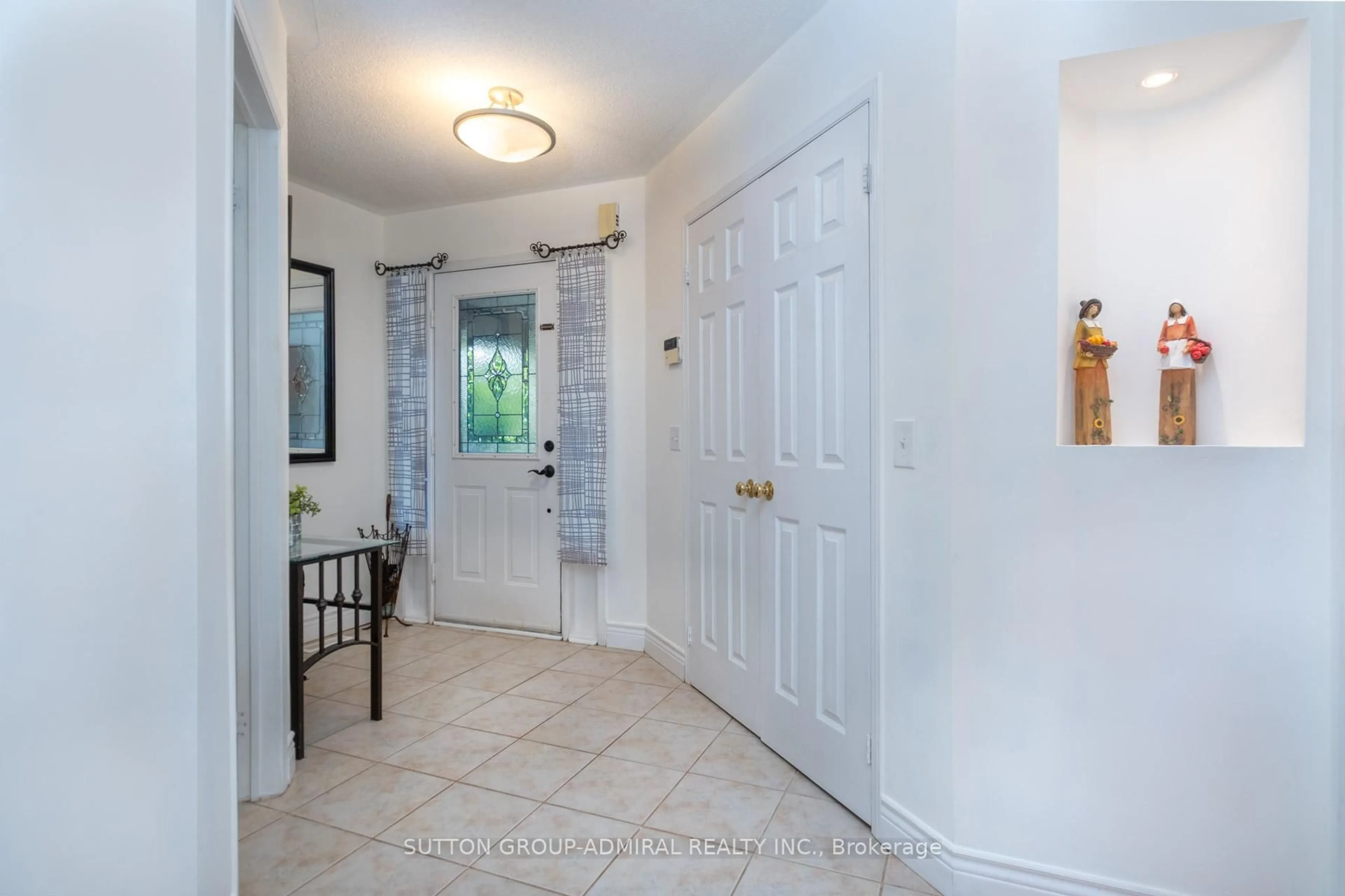 Indoor entryway for 43 Crestridge Dr, Caledon Ontario L7E 2T9