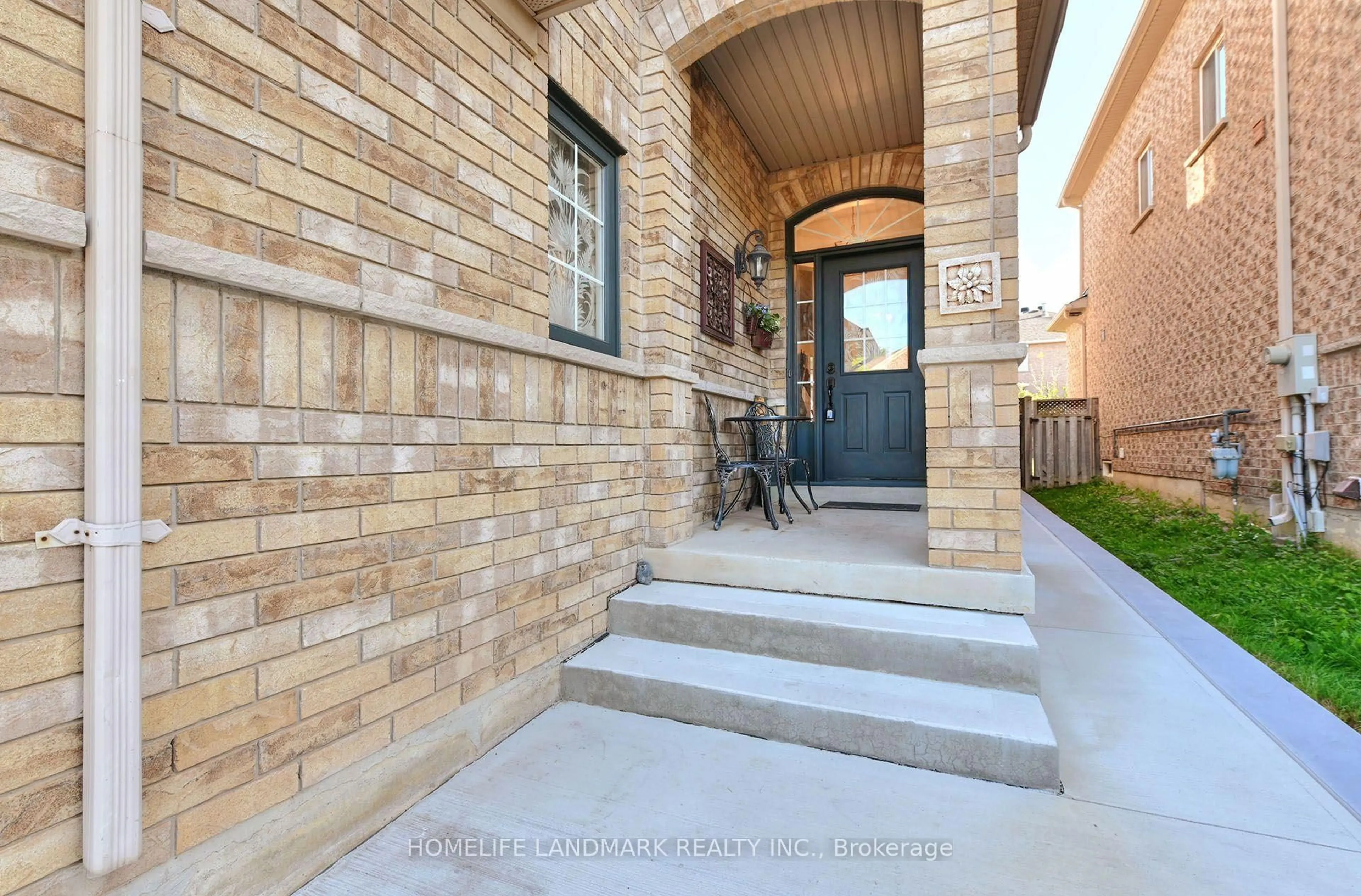 Home with brick exterior material, street for 5641 Longboat Ave, Mississauga Ontario L5M 7E5