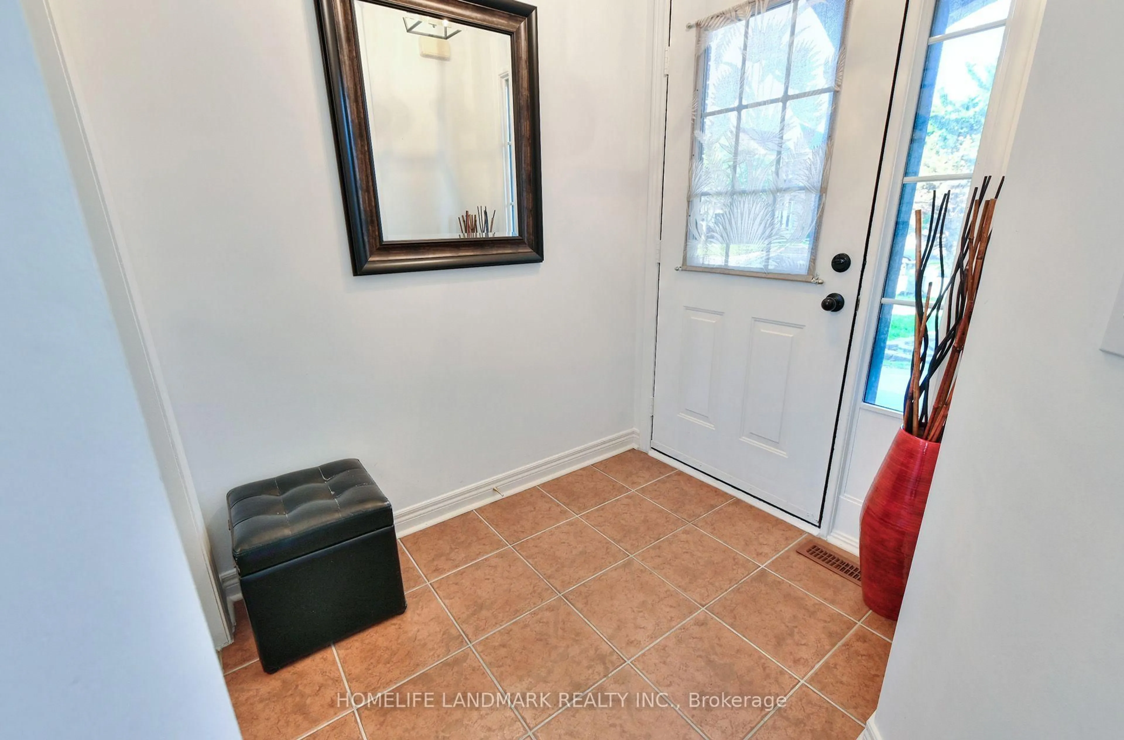 Indoor entryway for 5641 Longboat Ave, Mississauga Ontario L5M 7E5