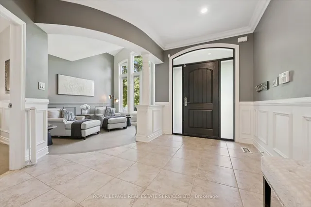 1036 Valley Crest Circ, Oakville 3